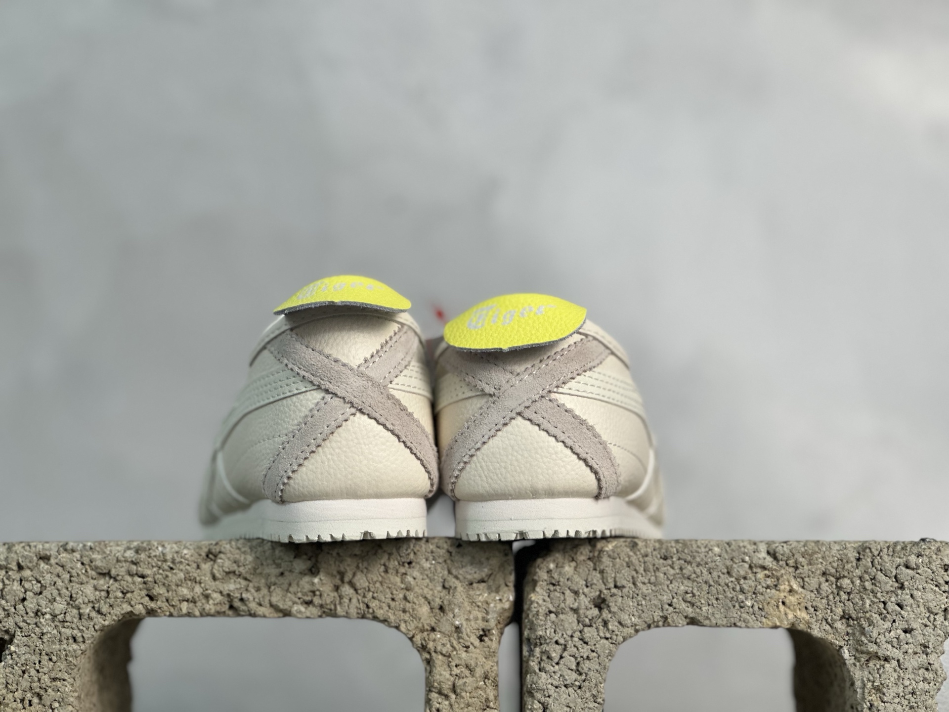 ASICS Tiger Mexico 66 天猫专供 亚瑟士 鬼冢虎阿斯克斯经典休闲跑鞋 皮面 1183B771-702 头层皮面-莆田鞋,莆田鞋货源,高仿鞋,高仿鞋货源,安福档口,莆田高仿鞋,莆田鞋批发,高仿鞋批发,莆田高仿运动鞋,高仿运动鞋,莆田运动鞋 ASICS Tiger Mexico 66 天猫专供 亚瑟士 鬼冢虎阿斯克斯经典休闲跑鞋 皮面 1183B771-702 头层皮面