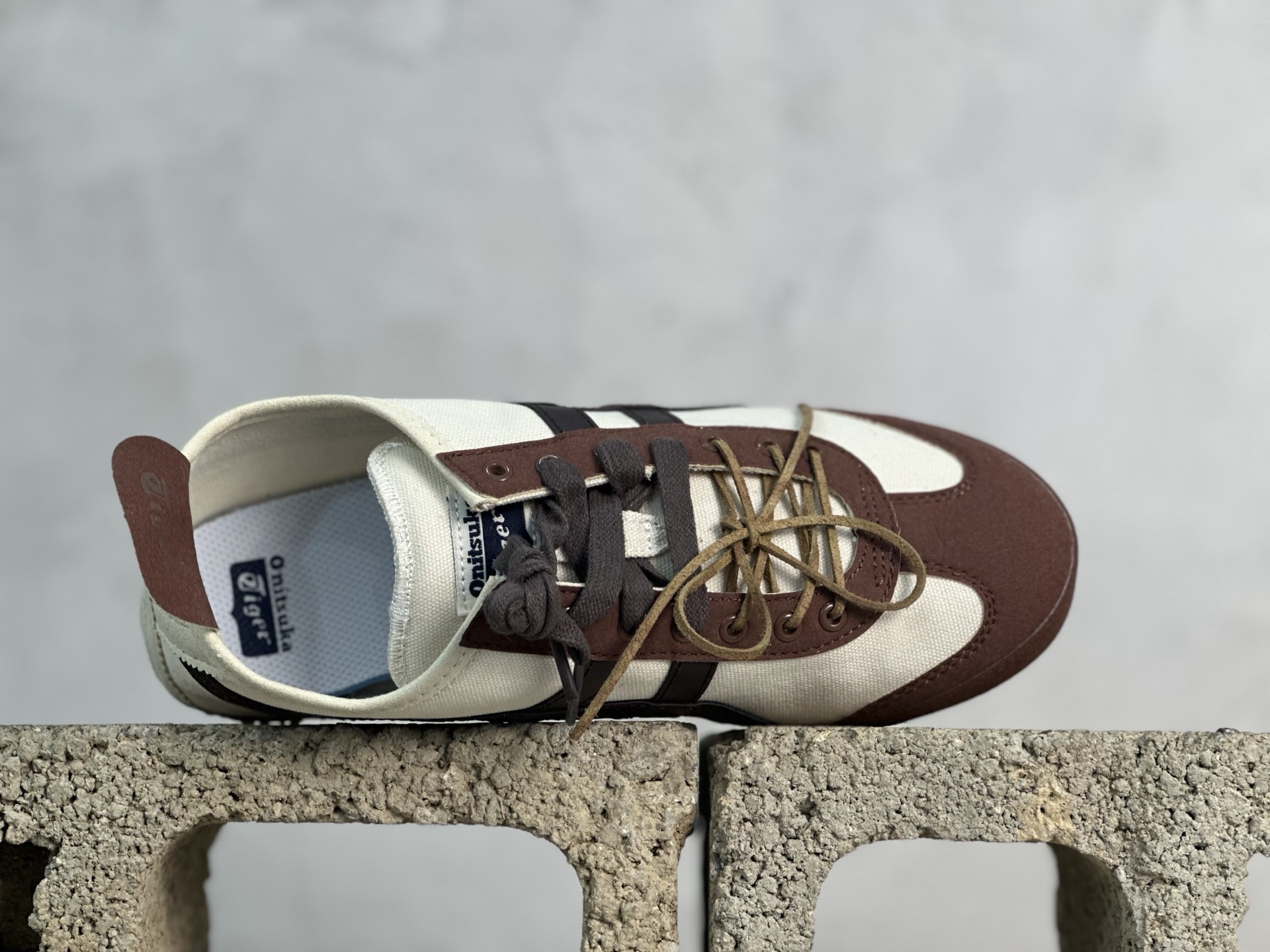 ASICS Tiger Mexico 66 天猫专供 亚瑟士 鬼冢虎阿斯克斯经典休闲跑鞋 布面 1183A360-205 头层皮面-莆田鞋,莆田鞋货源,高仿鞋,高仿鞋货源,安福档口,莆田高仿鞋,莆田鞋批发,高仿鞋批发,莆田高仿运动鞋,高仿运动鞋,莆田运动鞋 ASICS Tiger Mexico 66 天猫专供 亚瑟士 鬼冢虎阿斯克斯经典休闲跑鞋 布面 1183A360-205 头层皮面