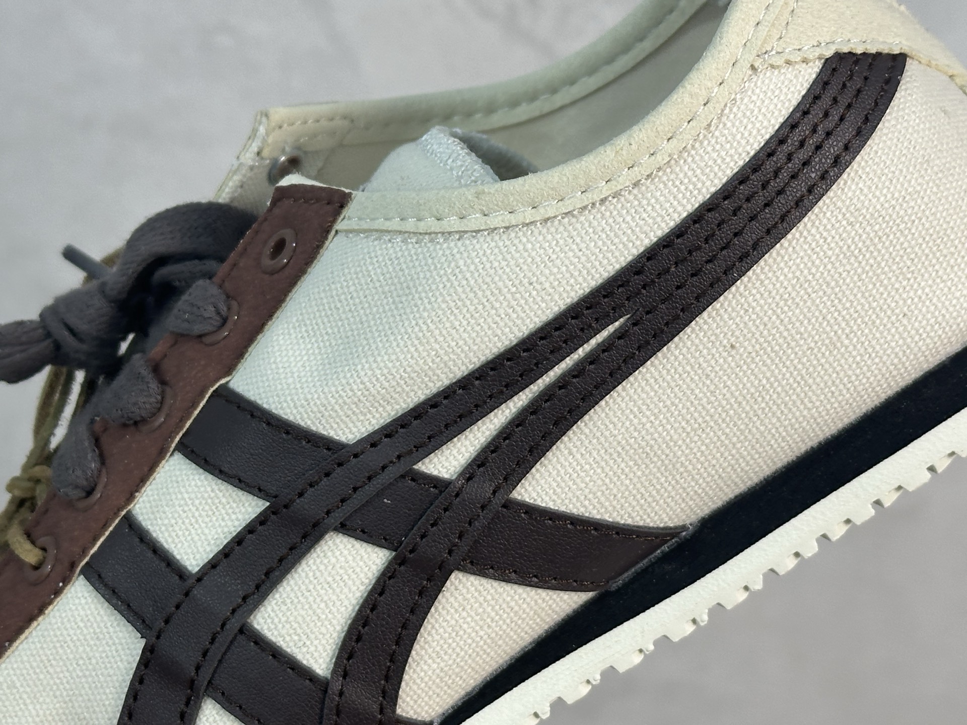 ASICS Tiger Mexico 66 天猫专供 亚瑟士 鬼冢虎阿斯克斯经典休闲跑鞋 布面 1183A360-205 头层皮面-莆田鞋,莆田鞋货源,高仿鞋,高仿鞋货源,安福档口,莆田高仿鞋,莆田鞋批发,高仿鞋批发,莆田高仿运动鞋,高仿运动鞋,莆田运动鞋 ASICS Tiger Mexico 66 天猫专供 亚瑟士 鬼冢虎阿斯克斯经典休闲跑鞋 布面 1183A360-205 头层皮面