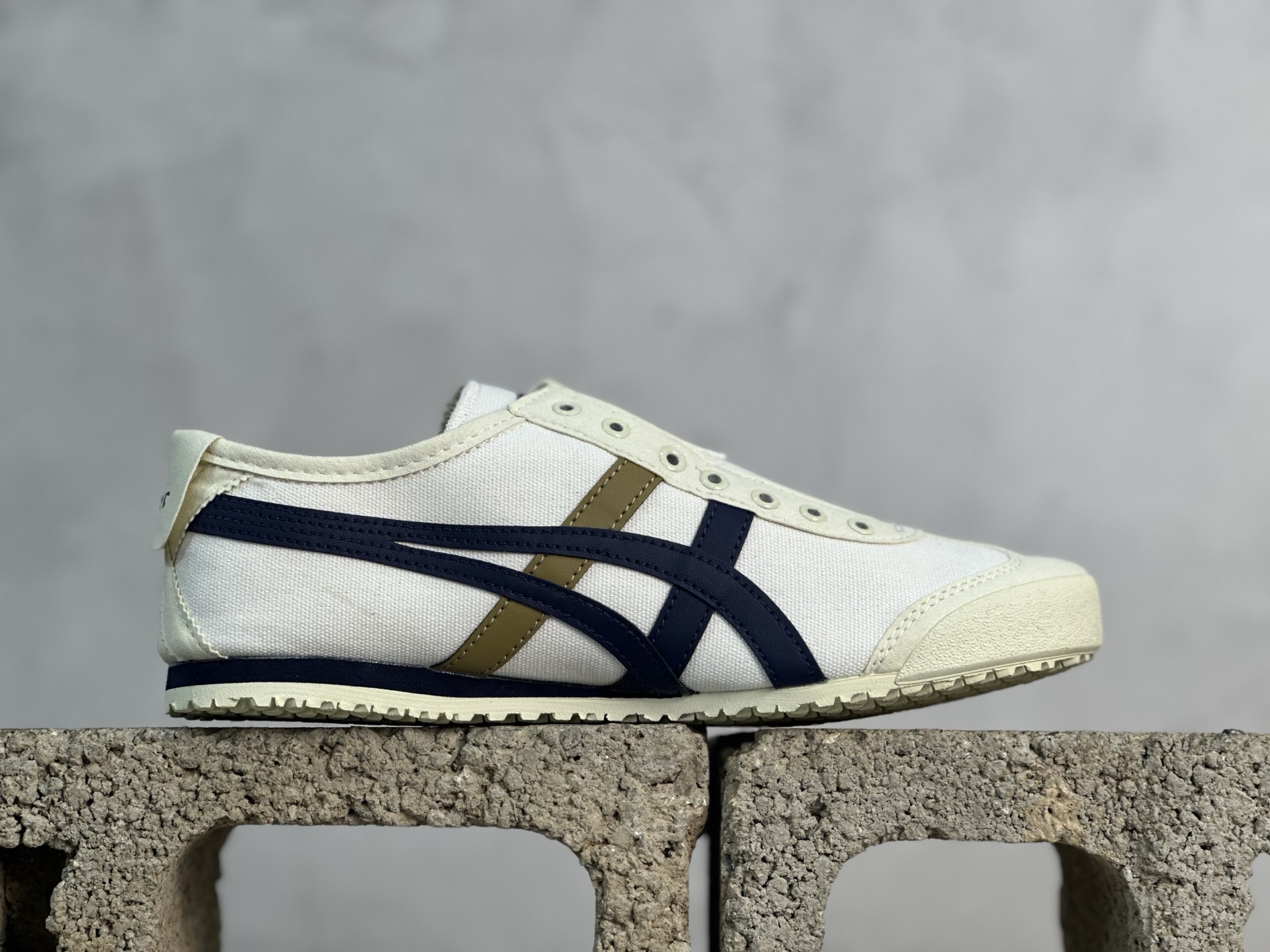 ASICS Tiger Mexico 66 天猫专供 亚瑟士 鬼冢虎阿斯克斯经典休闲跑鞋 布面 1183A360-116 头层皮面-莆田鞋,莆田鞋货源,高仿鞋,高仿鞋货源,安福档口,莆田高仿鞋,莆田鞋批发,高仿鞋批发,莆田高仿运动鞋,高仿运动鞋,莆田运动鞋 ASICS Tiger Mexico 66 天猫专供 亚瑟士 鬼冢虎阿斯克斯经典休闲跑鞋 布面 1183A360-116 头层皮面