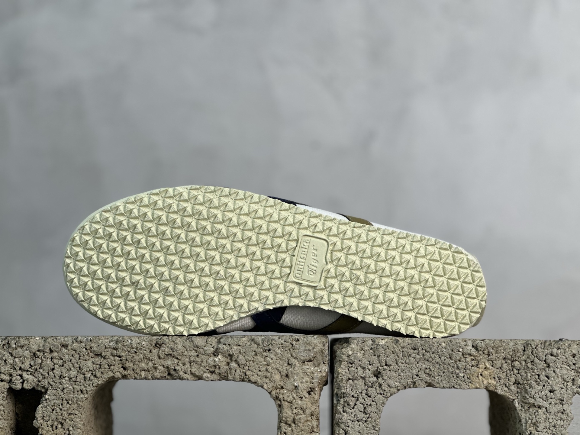 ASICS Tiger Mexico 66 天猫专供 亚瑟士 鬼冢虎阿斯克斯经典休闲跑鞋 布面 1183A360-116 头层皮面-莆田鞋,莆田鞋货源,高仿鞋,高仿鞋货源,安福档口,莆田高仿鞋,莆田鞋批发,高仿鞋批发,莆田高仿运动鞋,高仿运动鞋,莆田运动鞋 ASICS Tiger Mexico 66 天猫专供 亚瑟士 鬼冢虎阿斯克斯经典休闲跑鞋 布面 1183A360-116 头层皮面