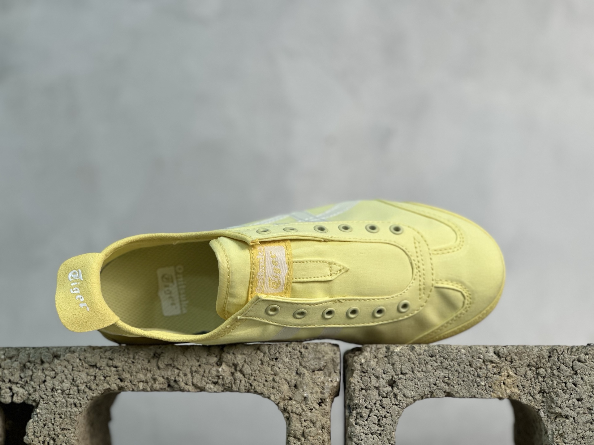 Onitsuka Tiger 鬼塚虎MEXICO 66 SLIP-ON时尚舒适防滑轻便 低帮生活休闲鞋 头层皮面-莆田鞋,莆田鞋货源,高仿鞋,高仿鞋货源,安福档口,莆田高仿鞋,莆田鞋批发,高仿鞋批发,莆田高仿运动鞋,高仿运动鞋,莆田运动鞋 Onitsuka Tiger 鬼塚虎MEXICO 66 SLIP-ON时尚舒适防滑轻便 低帮生活休闲鞋 头层皮面