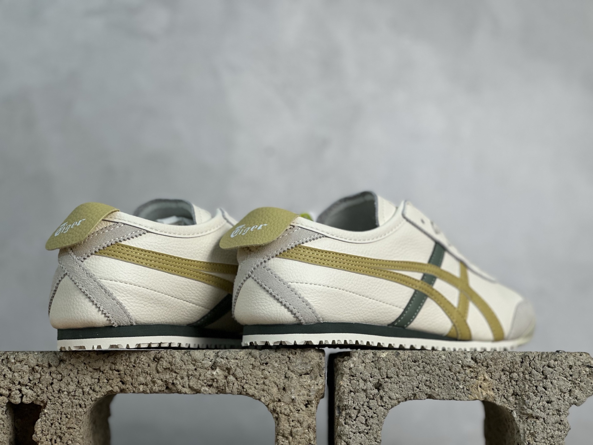 ASICS Tiger Mexico 66 天猫专供 亚瑟士 鬼冢虎阿斯克斯经典休闲跑鞋 皮面 头层皮面-莆田鞋,莆田鞋货源,高仿鞋,高仿鞋货源,安福档口,莆田高仿鞋,莆田鞋批发,高仿鞋批发,莆田高仿运动鞋,高仿运动鞋,莆田运动鞋 ASICS Tiger Mexico 66 天猫专供 亚瑟士 鬼冢虎阿斯克斯经典休闲跑鞋 皮面 头层皮面