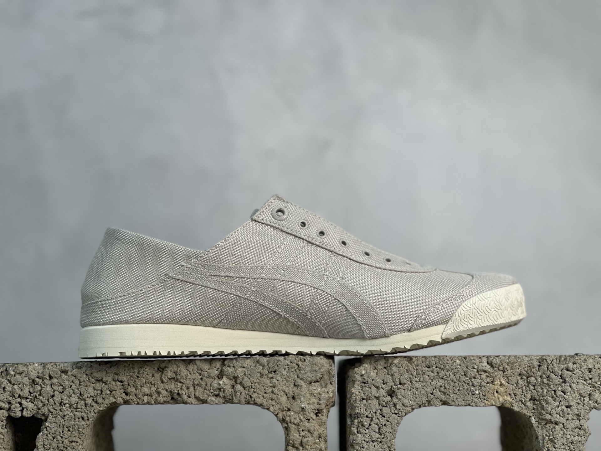 鬼塚虎/Onitsuka Dnitsuka Tiger鬼塚虎MEXICO 66 SD PARATY 墨西哥升级版系列低帮复古经典虎爪百搭休闲皮革慢跑鞋 米灰