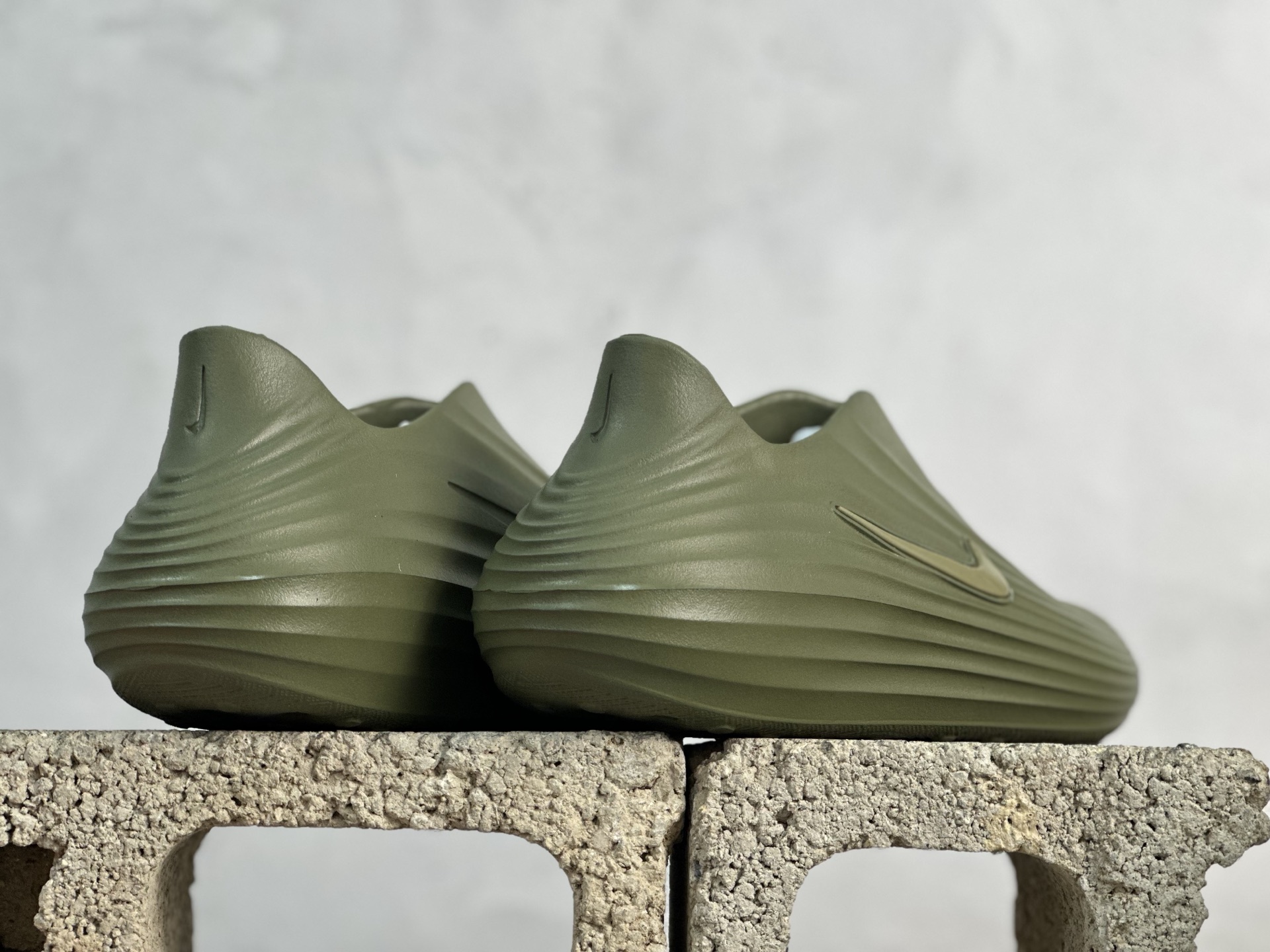 放店私 
G版 Nike ReactX Rejunate HV5060-201 中橄榄绿 Size： 