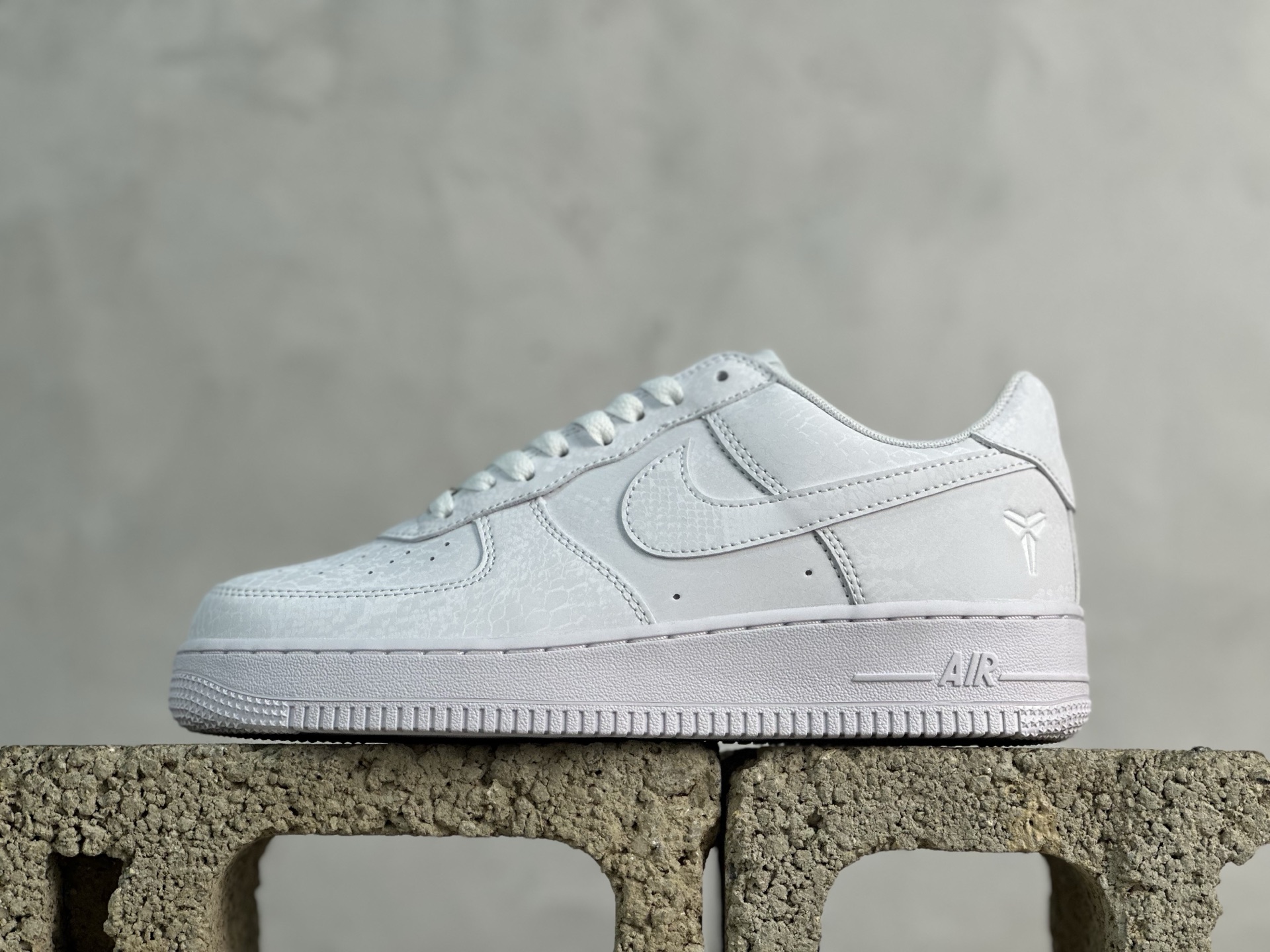 TO 放店私 
Nike Air Force 1 Low Kobe Forever White IB00