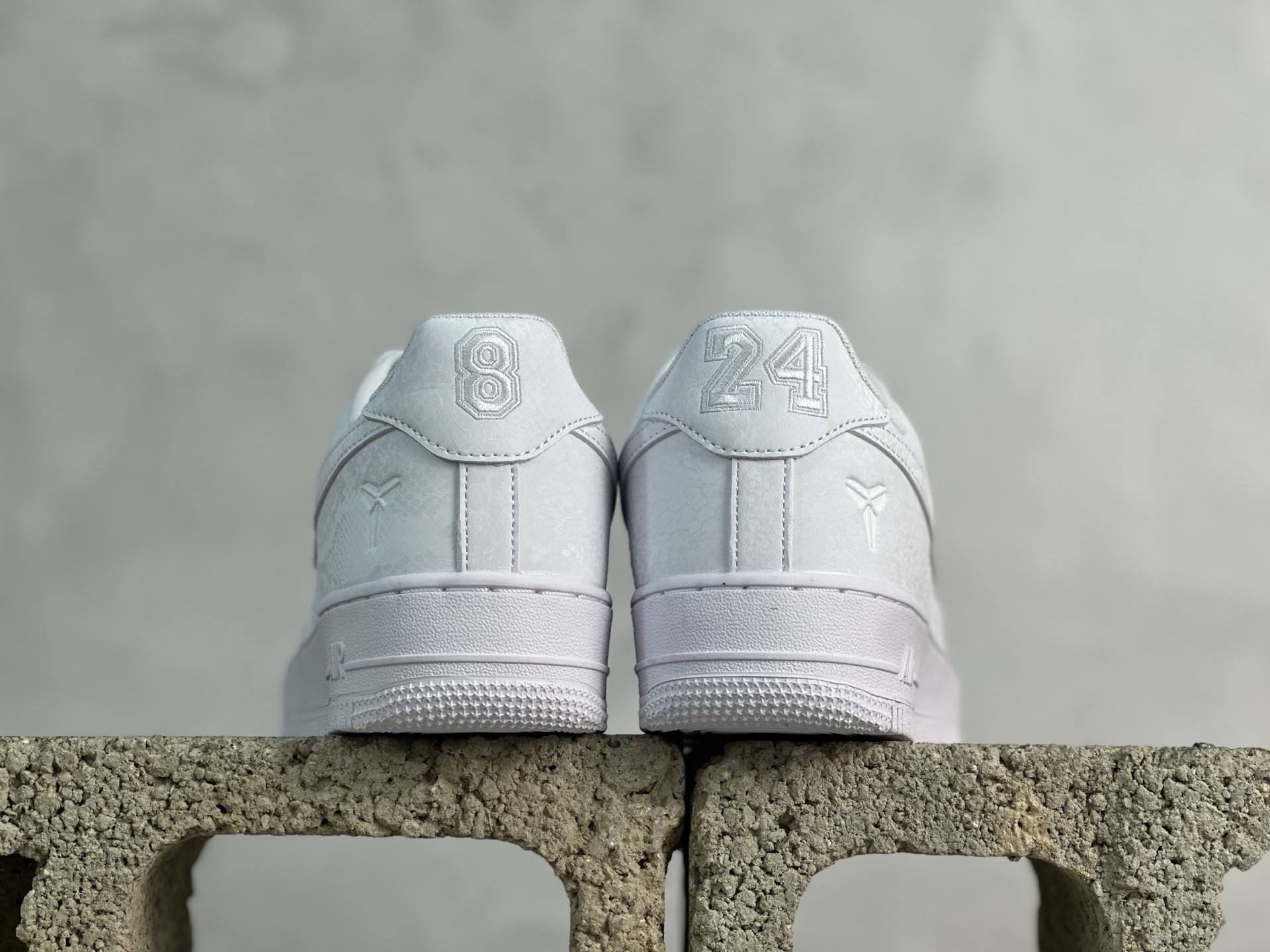 TO 放店私 
Nike Air Force 1 Low Kobe Forever White IB00