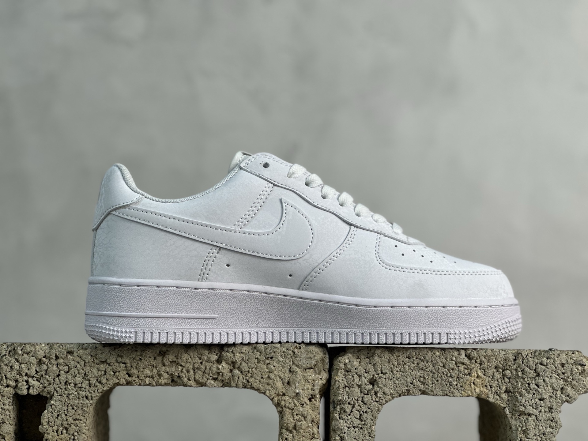 TO 放店私 
Nike Air Force 1 Low Kobe Forever White IB00