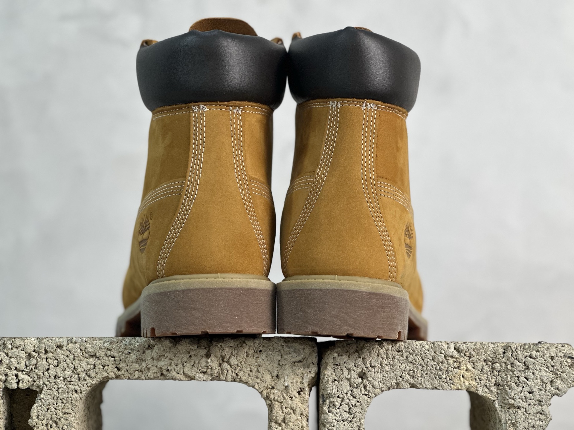 XC 放店私
添柏岚 Timberland 踢不烂/
【女款六孔 型号10361 男款七孔 型号1006