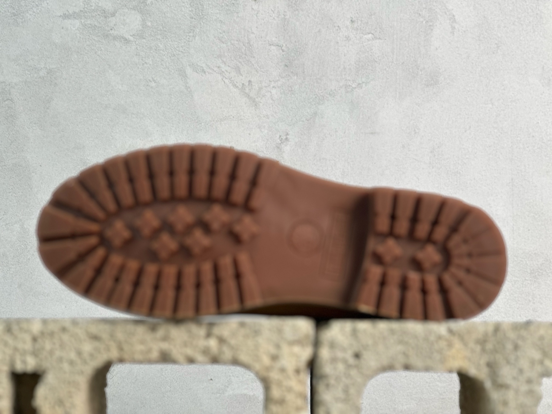 XC 放店私
添柏岚 Timberland 踢不烂/
【女款六孔 型号10361 男款七孔 型号1006