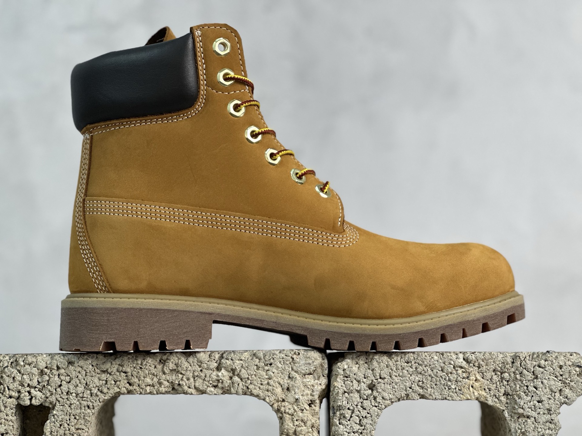 XC 放店私
添柏岚 Timberland 踢不烂/
【女款六孔 型号10361 男款七孔 型号1006