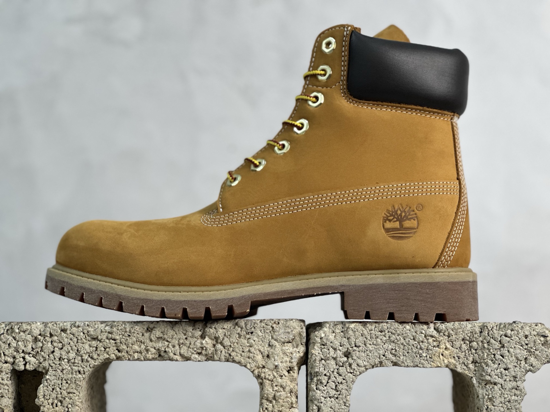 XC 放店私
添柏岚 Timberland 踢不烂/
【女款六孔 型号10361 男款七孔 型号1006