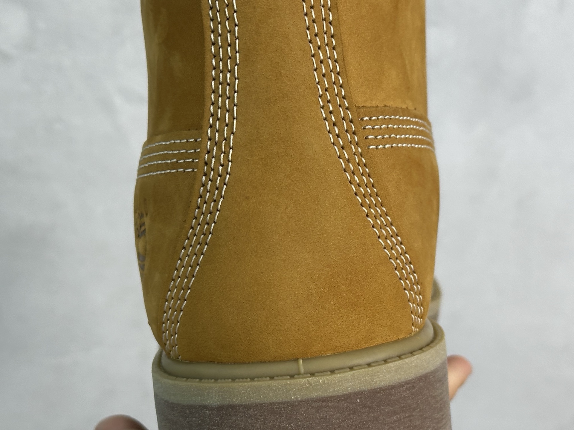 XC 放店私
添柏岚 Timberland 踢不烂/
【女款六孔 型号10361 男款七孔 型号1006