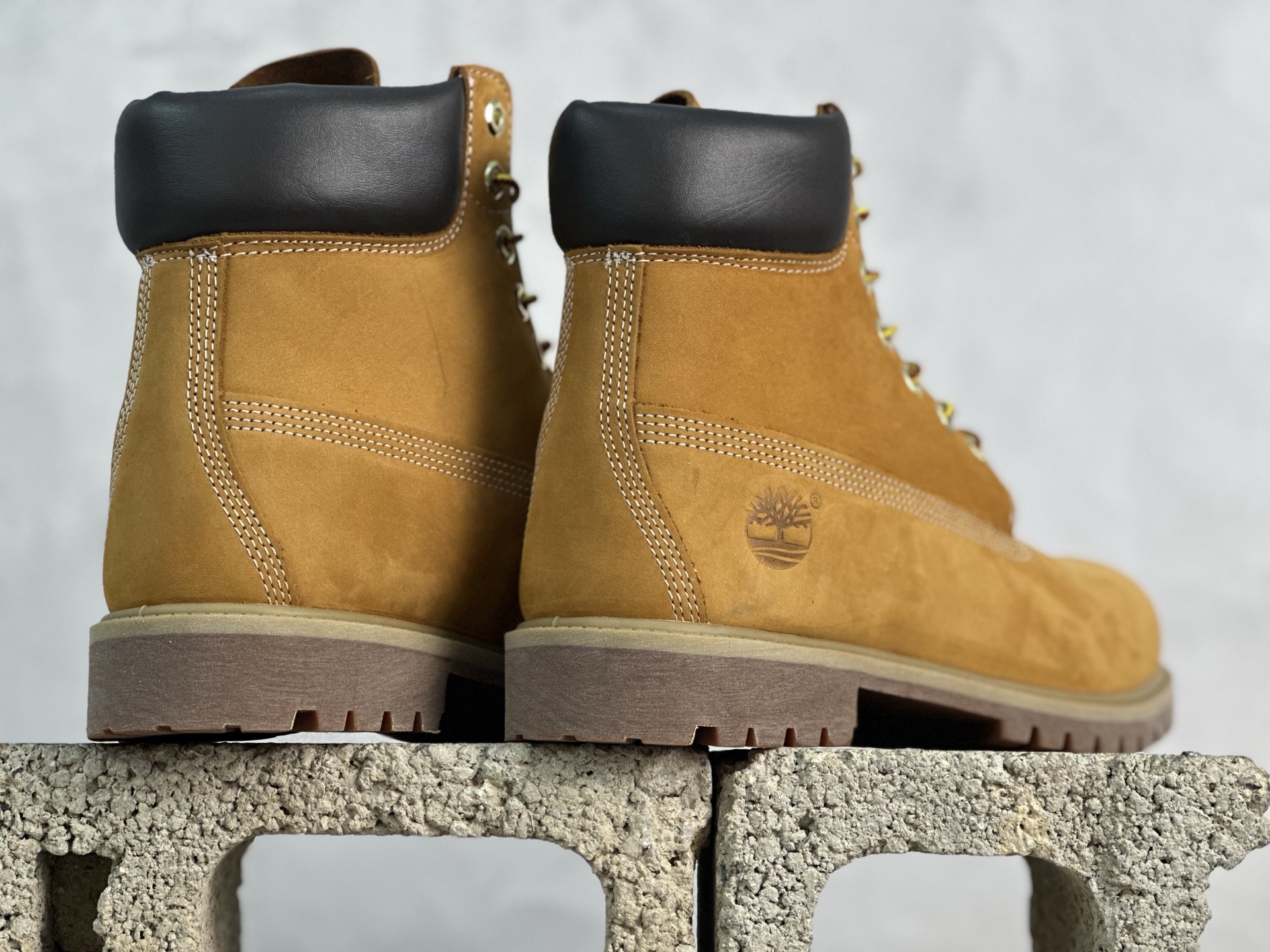 XC 放店私
添柏岚 Timberland 踢不烂/
【女款六孔 型号10361 男款七孔 型号1006