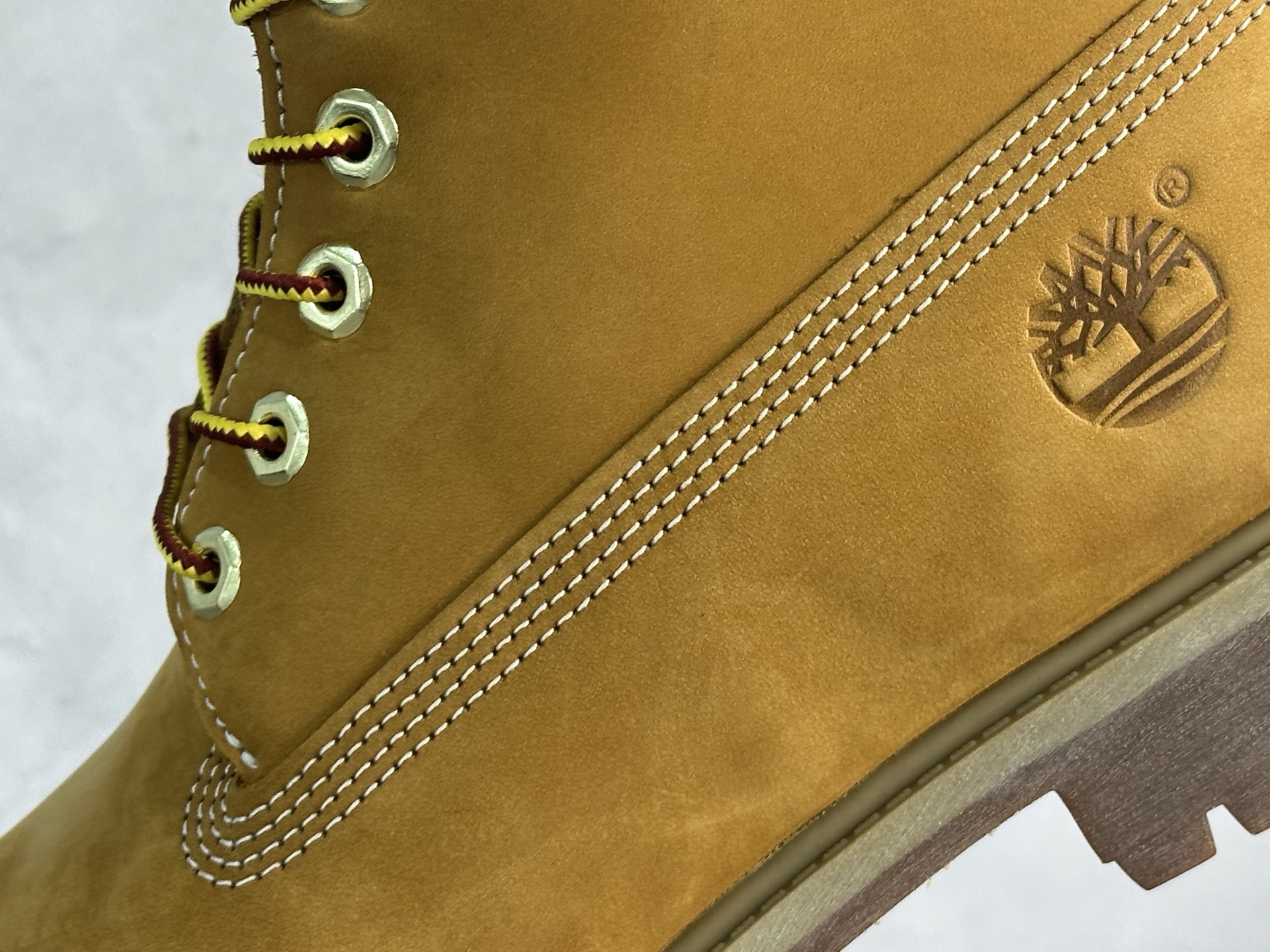 XC 放店私
添柏岚 Timberland 踢不烂/
【女款六孔 型号10361 男款七孔 型号1006
