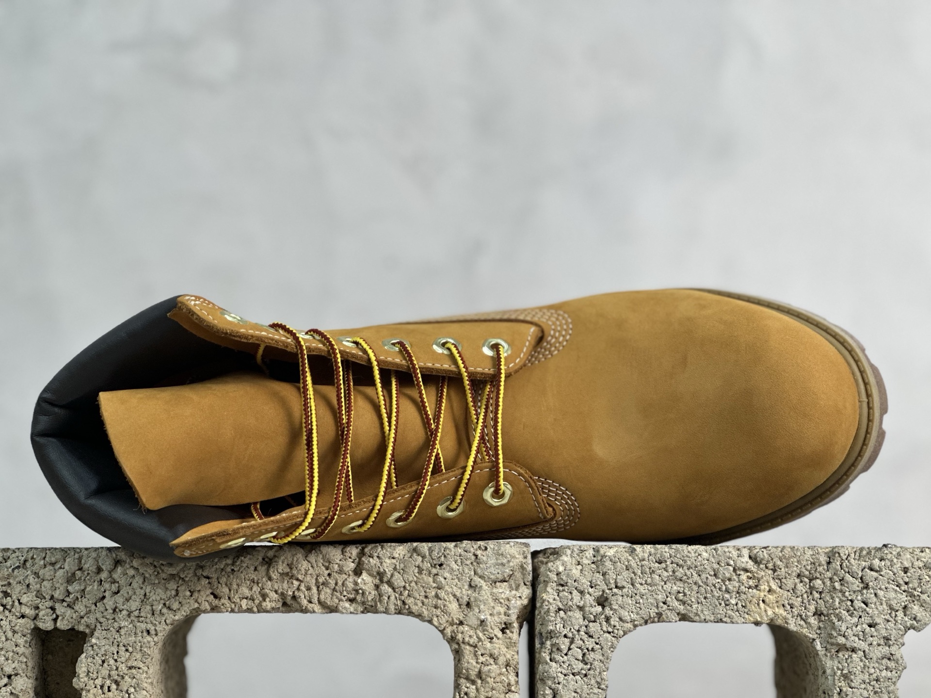 XC 放店私
添柏岚 Timberland 踢不烂/
【女款六孔 型号10361 男款七孔 型号1006