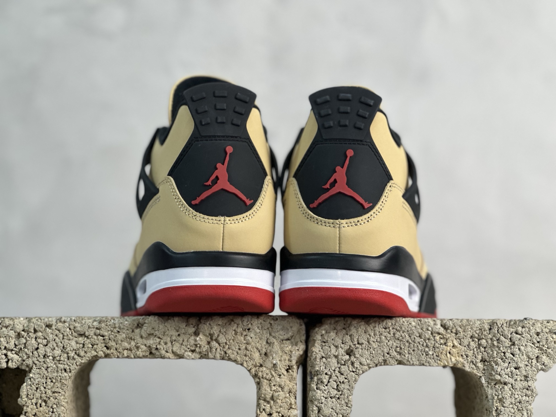 F版 放店私                            
Air Jordan 4  Ret