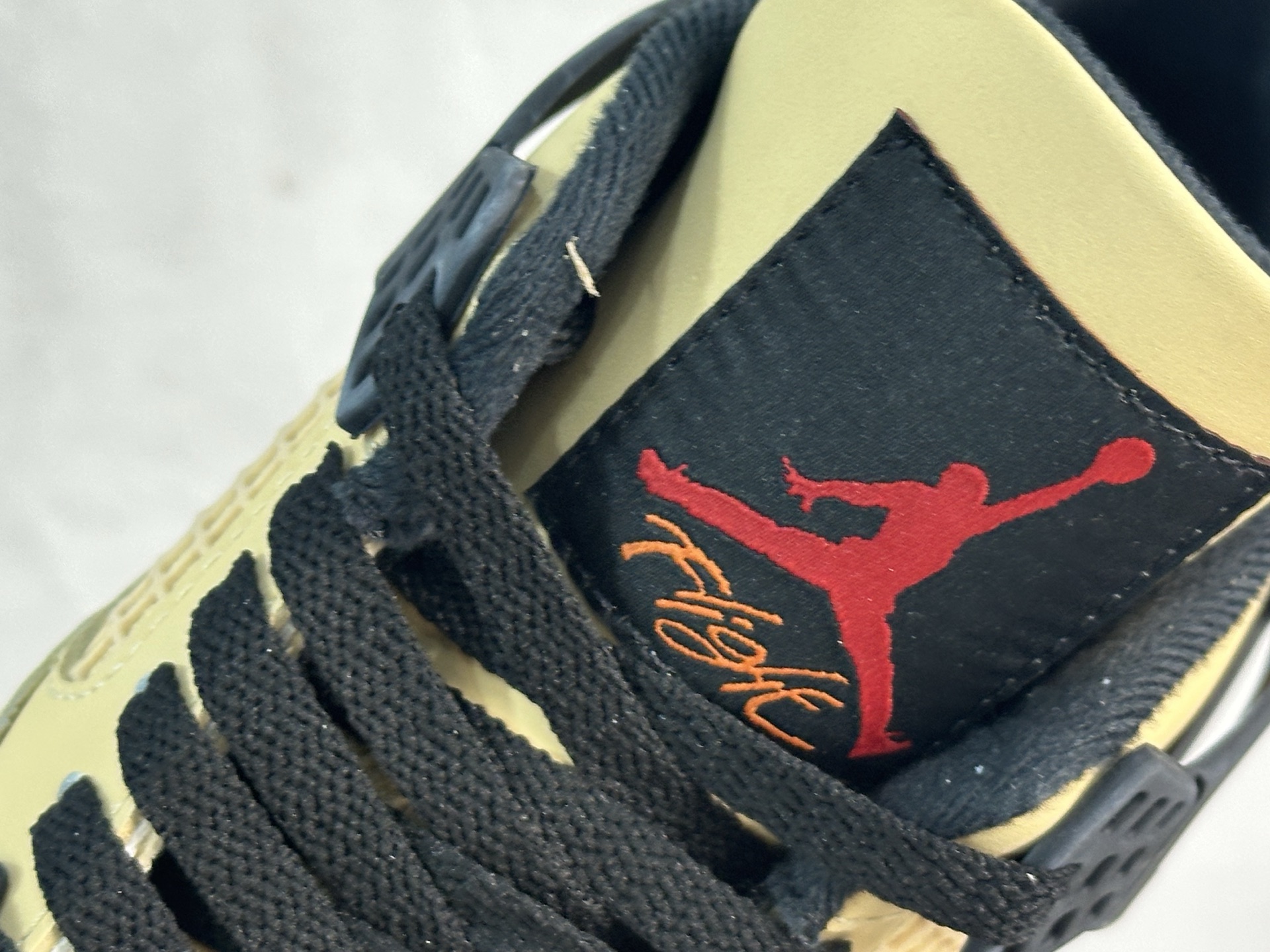 F版 放店私                            
Air Jordan 4  Ret