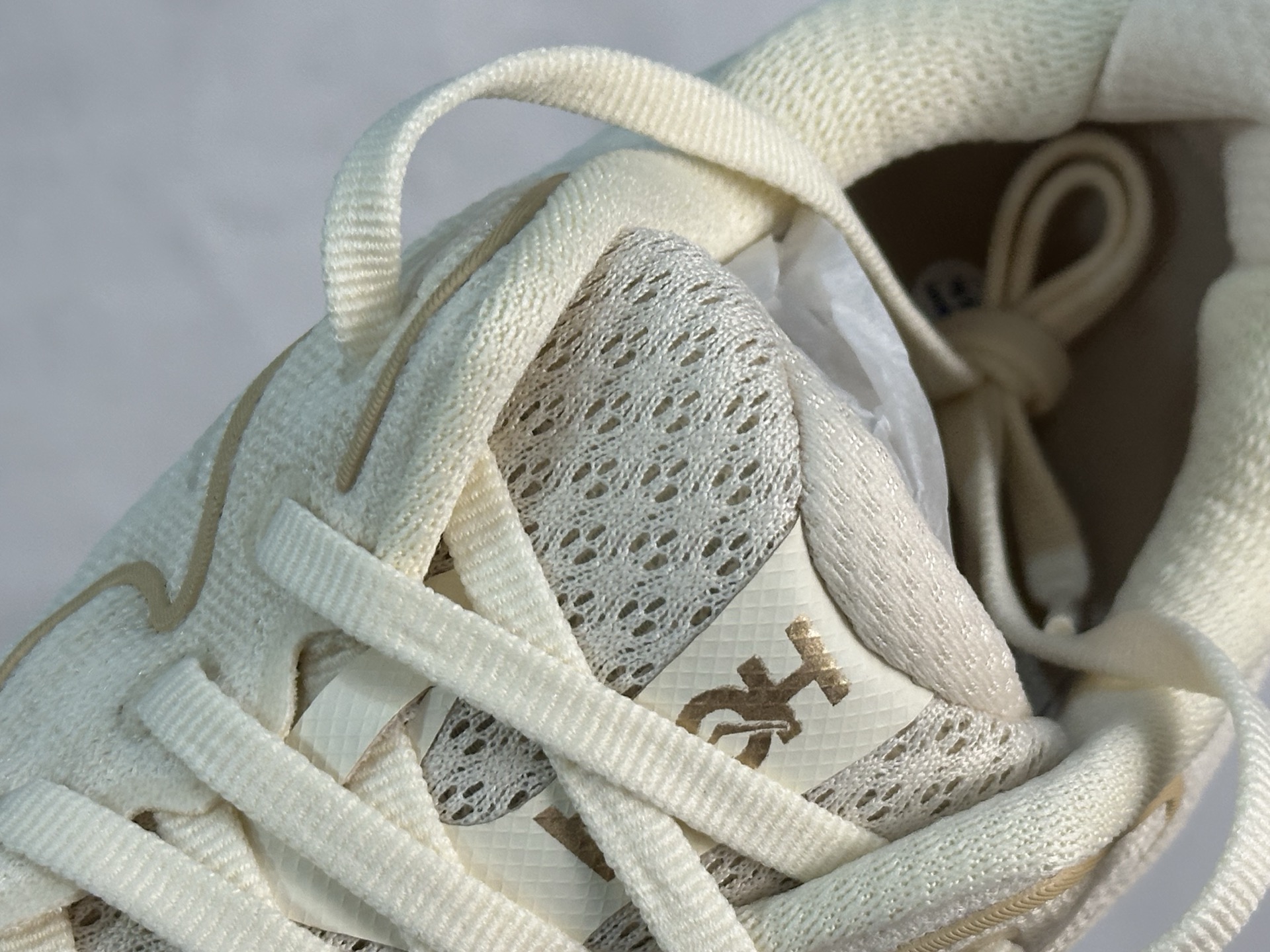  放店私
GX版 HOKA ONE ONE Clifton 克里夫顿10代专业性能减震公路跑步鞋 

专