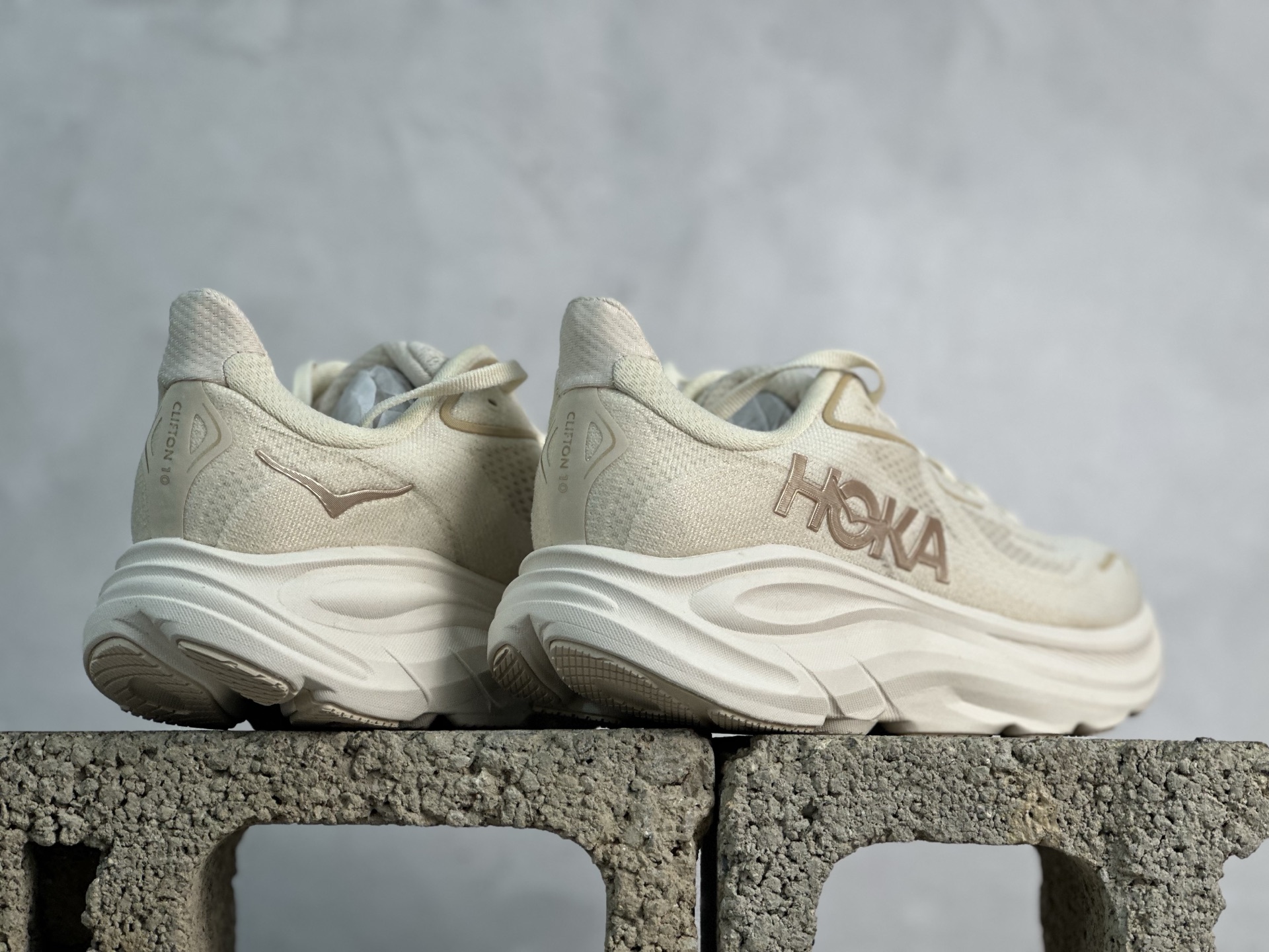  放店私
GX版 HOKA ONE ONE Clifton 克里夫顿10代专业性能减震公路跑步鞋 

专