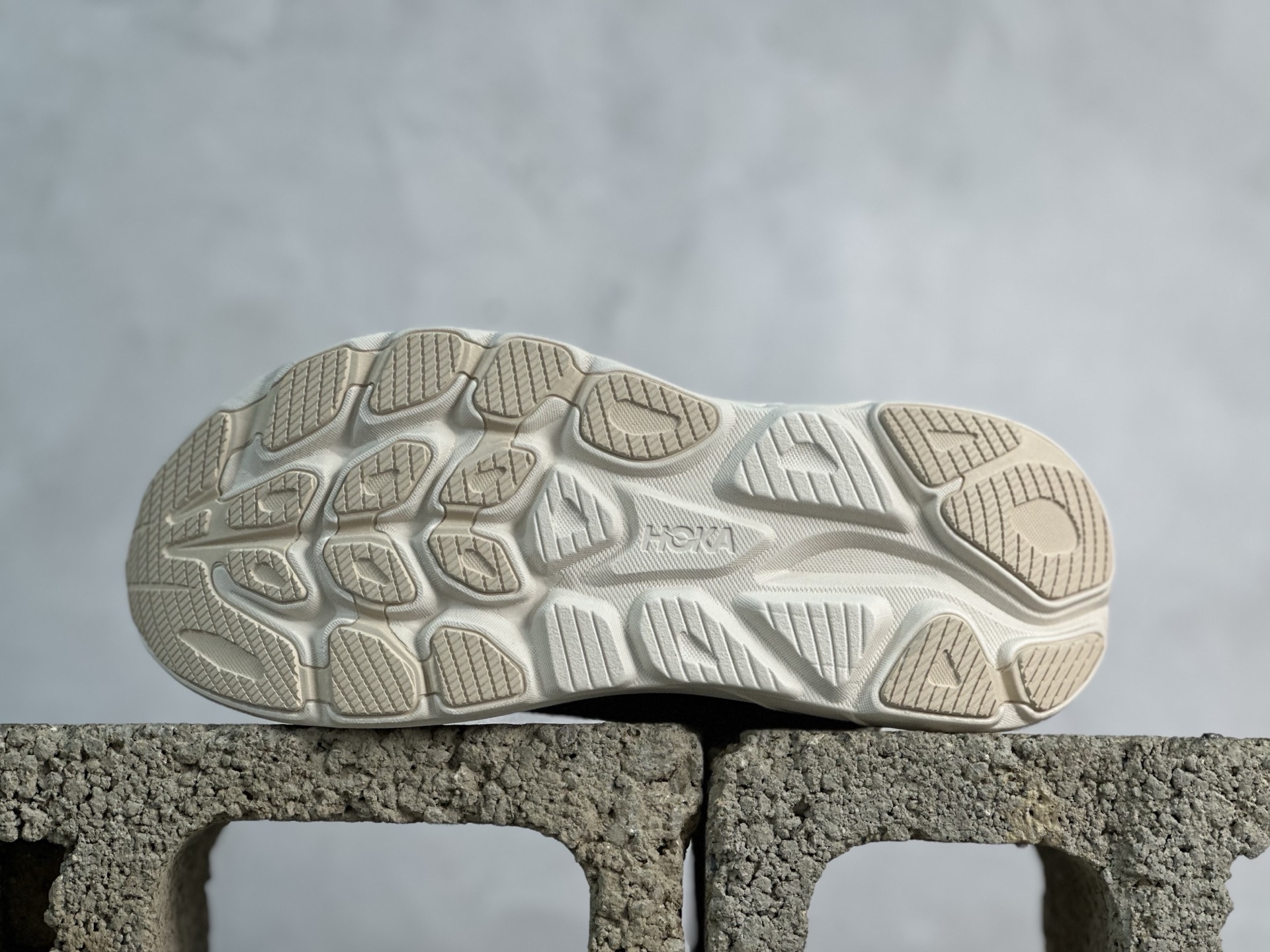  放店私
GX版 HOKA ONE ONE Clifton 克里夫顿10代专业性能减震公路跑步鞋 

专