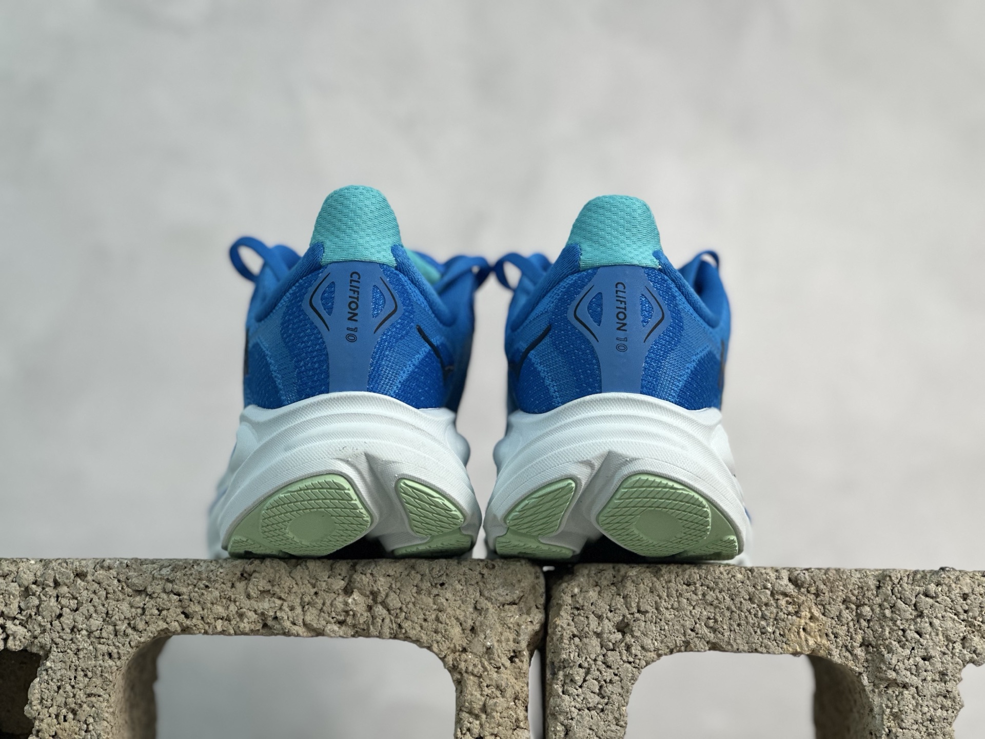  放店私
GX版 HOKA ONE ONE Clifton 克里夫顿10代专业性能减震公路跑步鞋 

专