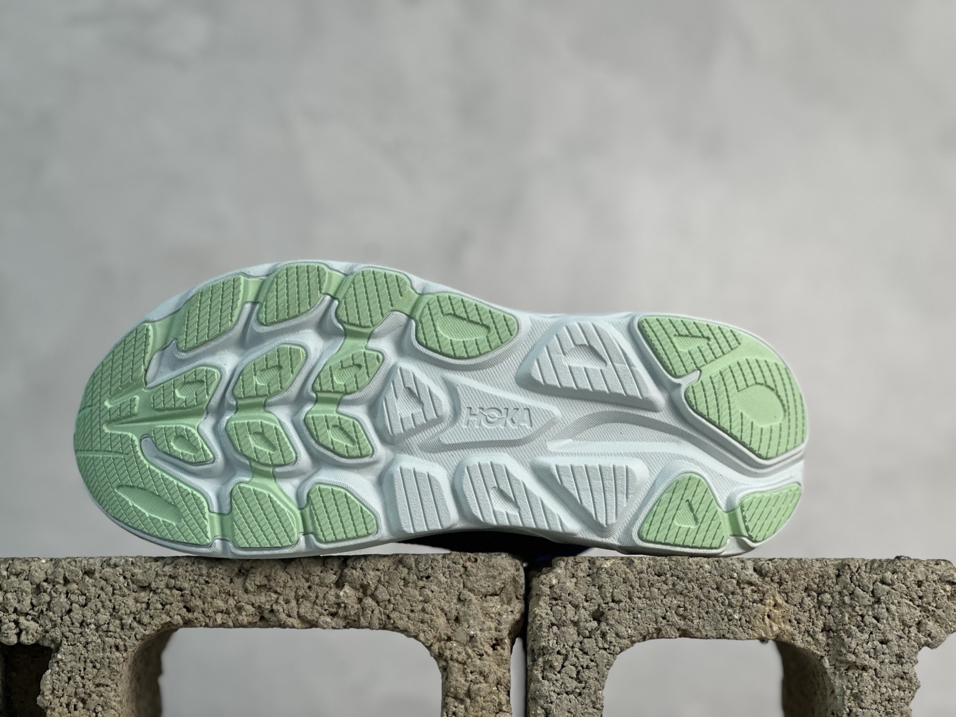  放店私
GX版 HOKA ONE ONE Clifton 克里夫顿10代专业性能减震公路跑步鞋 

专
