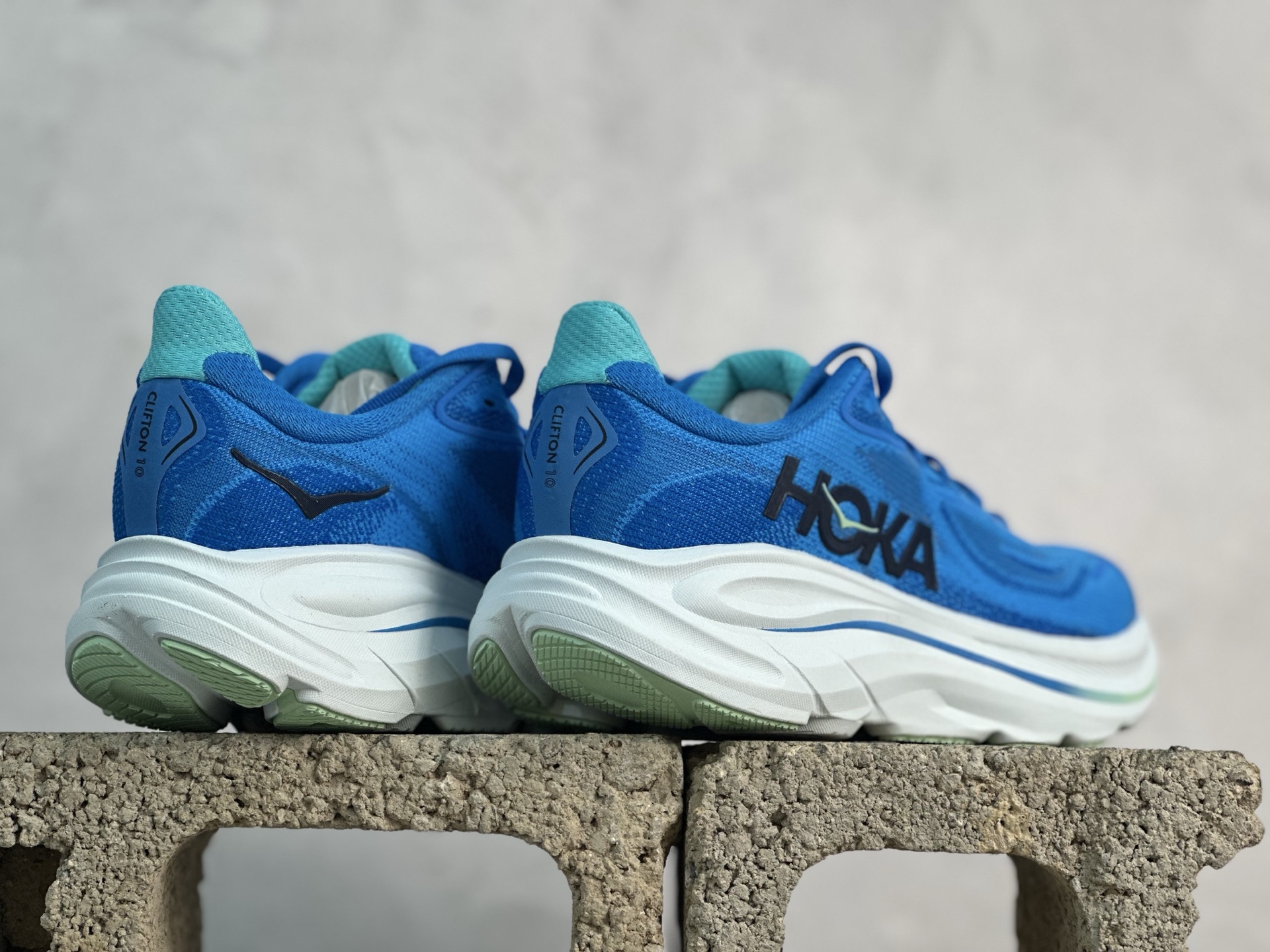  放店私
GX版 HOKA ONE ONE Clifton 克里夫顿10代专业性能减震公路跑步鞋 

专