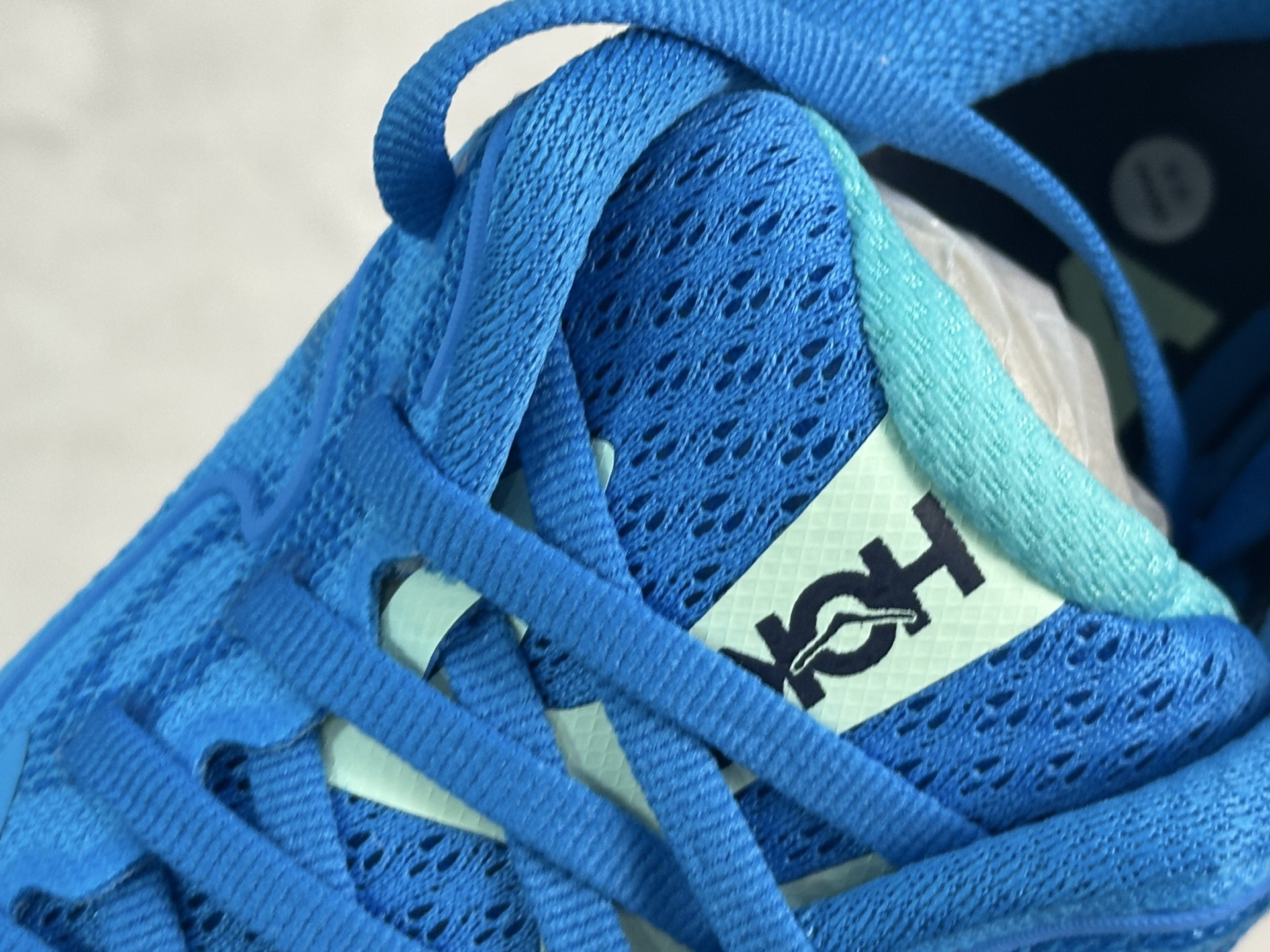  放店私
GX版 HOKA ONE ONE Clifton 克里夫顿10代专业性能减震公路跑步鞋 

专