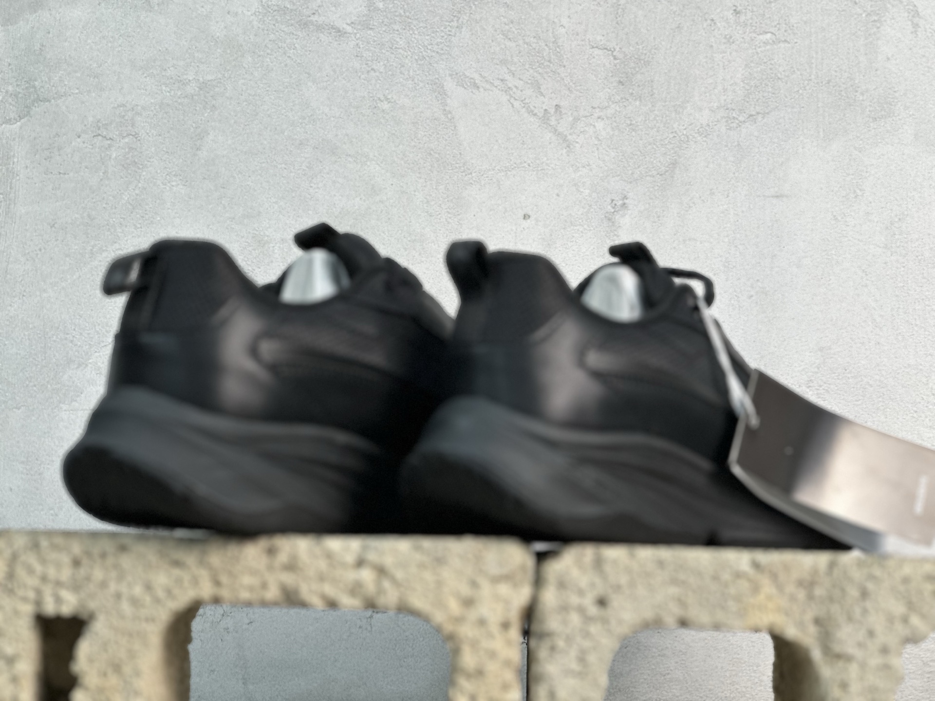 迪桑特DESCENTE RUNNING 轻便舒适防滑低帮跑步鞋 黑色-莆田鞋,莆田鞋货源,高仿鞋,高仿鞋货源,安福档口,莆田高仿鞋,莆田鞋批发,高仿鞋批发,莆田高仿运动鞋,高仿运动鞋,莆田运动鞋 迪桑特DESCENTE RUNNING 轻便舒适防滑低帮跑步鞋 黑色