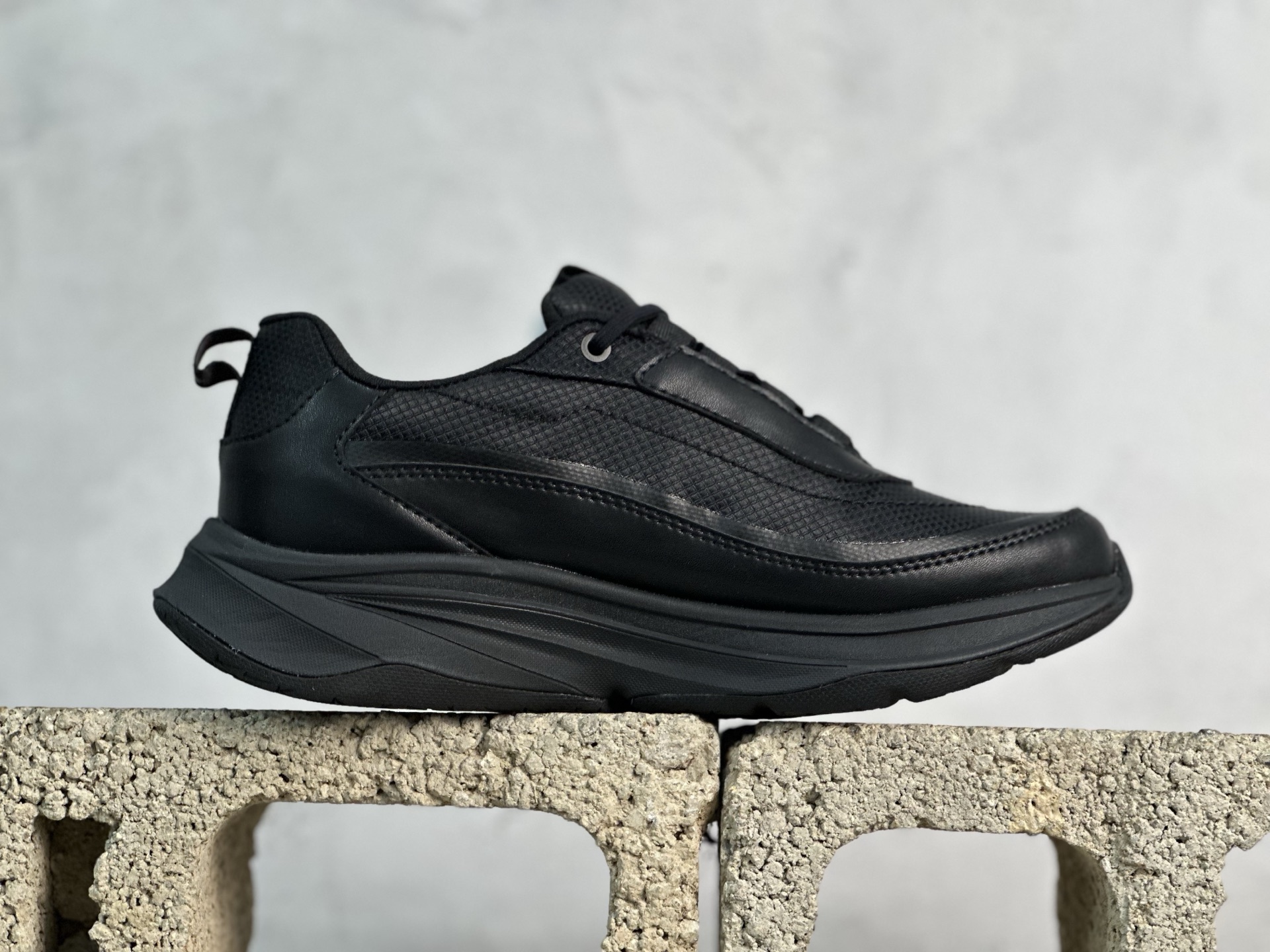 迪桑特DESCENTE RUNNING 轻便舒适防滑低帮跑步鞋 黑色-莆田鞋,莆田鞋货源,高仿鞋,高仿鞋货源,安福档口,莆田高仿鞋,莆田鞋批发,高仿鞋批发,莆田高仿运动鞋,高仿运动鞋,莆田运动鞋 迪桑特DESCENTE RUNNING 轻便舒适防滑低帮跑步鞋 黑色