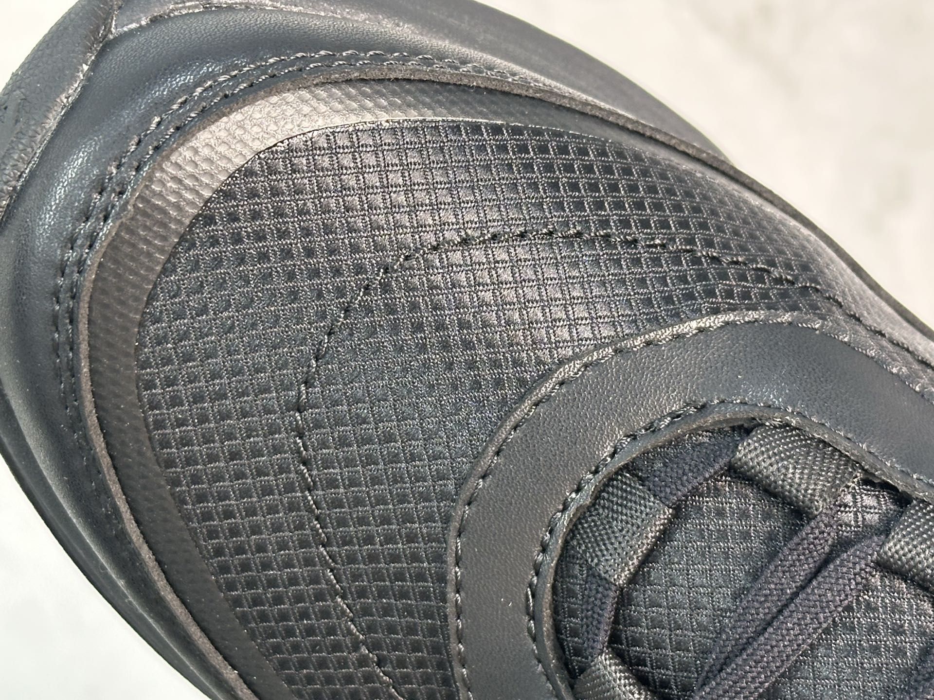 迪桑特DESCENTE RUNNING 轻便舒适防滑低帮跑步鞋 黑色-莆田鞋,莆田鞋货源,高仿鞋,高仿鞋货源,安福档口,莆田高仿鞋,莆田鞋批发,高仿鞋批发,莆田高仿运动鞋,高仿运动鞋,莆田运动鞋 迪桑特DESCENTE RUNNING 轻便舒适防滑低帮跑步鞋 黑色