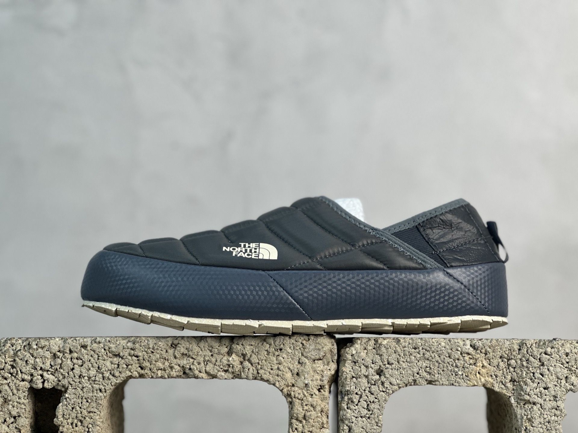 放店私 户外轻旅者鞋履,著名户外品牌-北面/The North Face XTRA 系列低帮袜套式一脚蹬保暖休闲运动鞋 NFOA3VIH