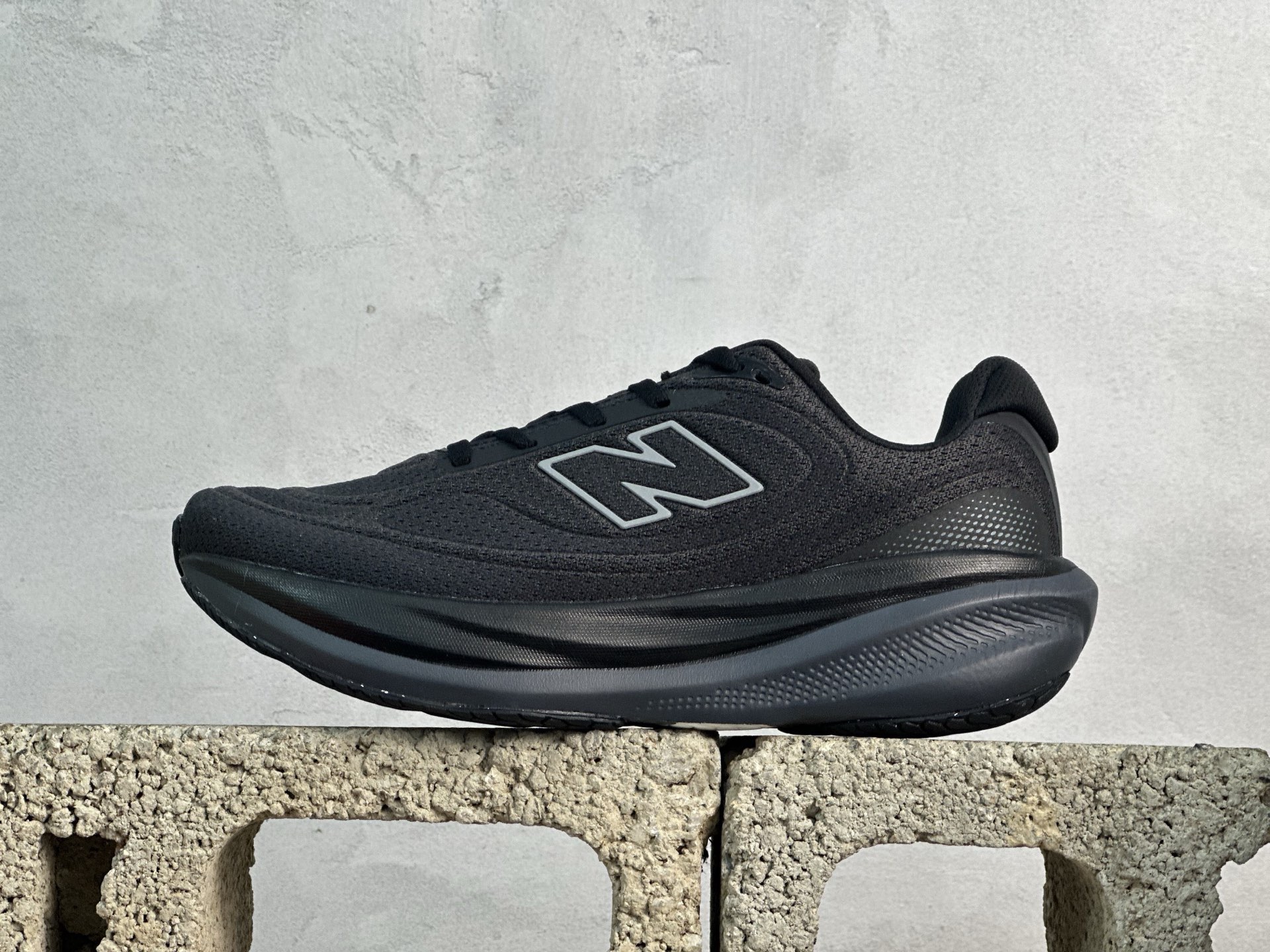 放店私 New Balance NB Fresh Foam Evoz 1080 舒适耐磨低帮跑步鞋 纯原版本受到Fresh Foam1080舒适骑行的启发跑鞋将毛绒舒适感提升到一个新的水平这款鞋旨在提供我们柔软 缓震的足底体验采用FreshFoam技术可平衡巅峰性能和一流的缓震性能 货号: M10803FR 编码:30