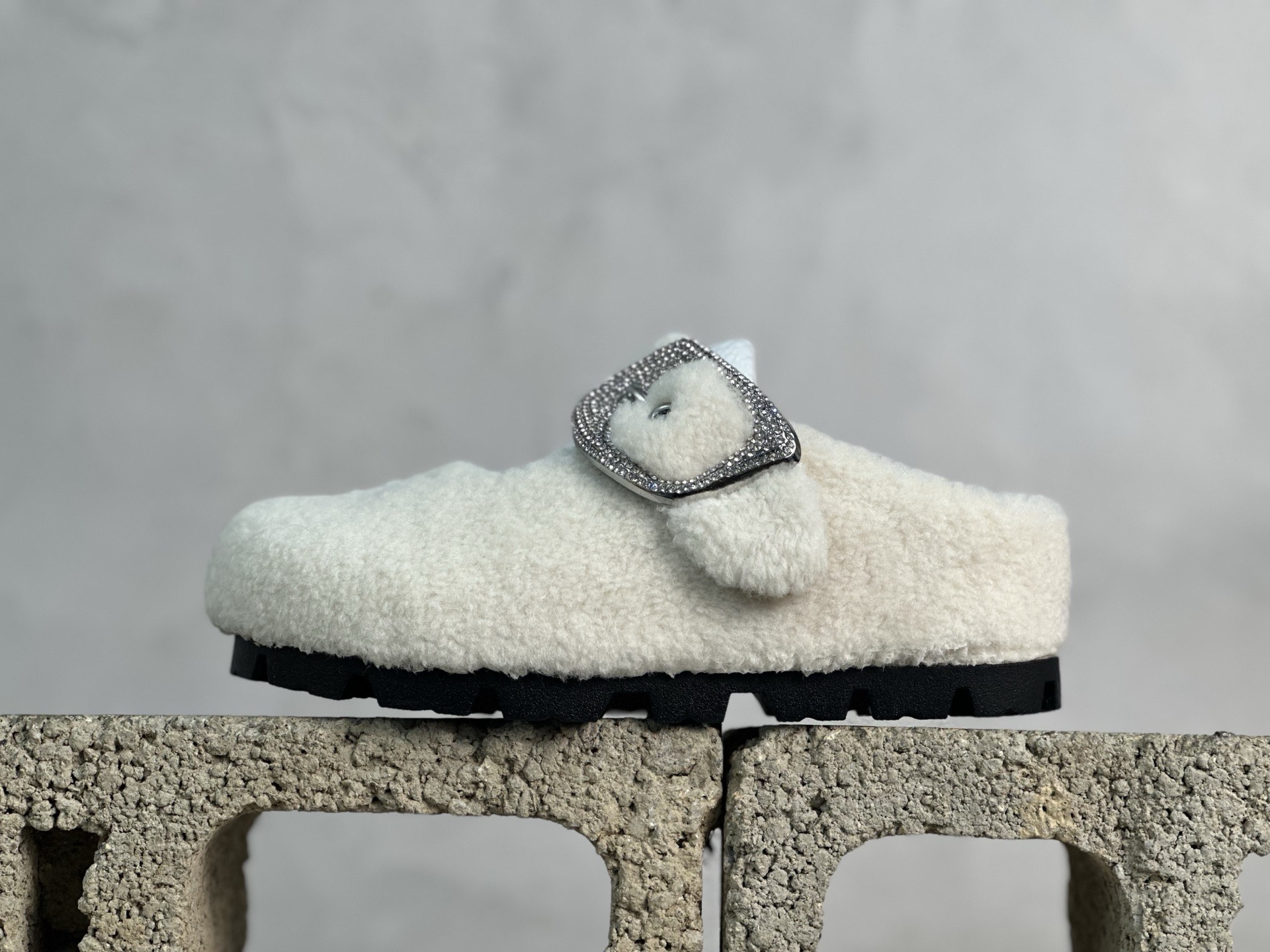 💰220 放店私 
GG-CC 明星同款秋冬季毛毡休闲生活鞋 G25Y1924B白色
尺码：35 36 37 38 39 40