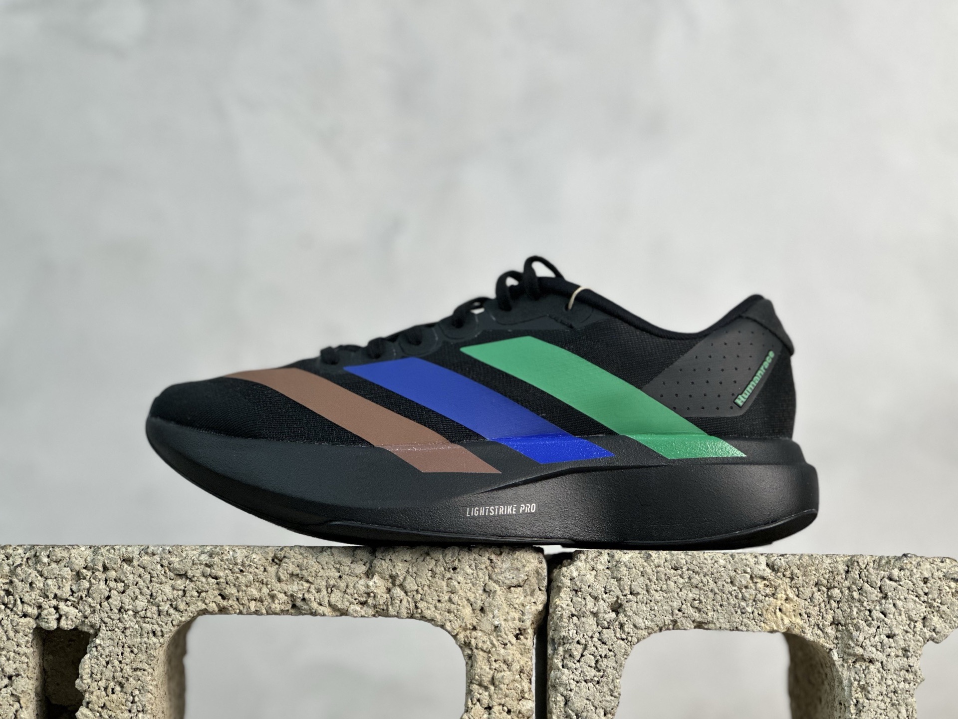 PK💰230 放店私
全新工厂开发 adidas Adizero Evo SL 黑绿

货号：KI3392
尺码：36 36.5 37.5 38 38.5 39 40 40.5 41 42 42.5 43 44 44.5 45 46
编码：35