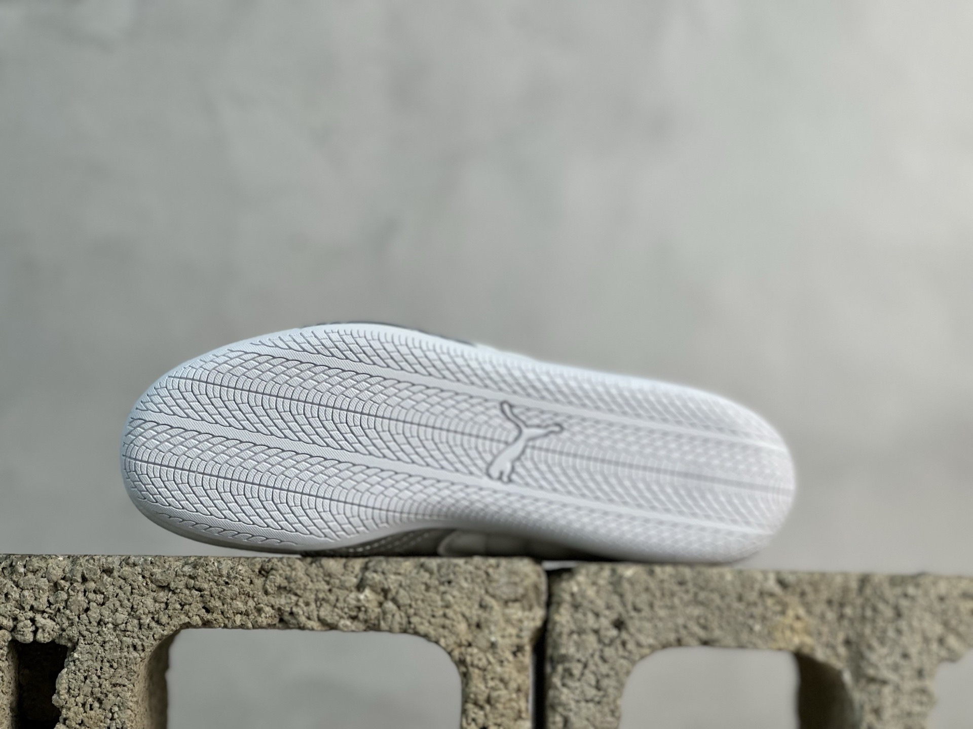 ZG💰140 放店私
PUMA 赛车鞋 性价比天花板 指令单已排满 Puma专业户 二次成型“猛帮”成型工艺 真拼接鞋面 杜绝杀猪版本 PUMA彪马 Speedcat 系列 白银

货号：401603-03
尺码：35 36 36.5 37.5 38 38.5 39 40 40.5 41 42 42.5 43 44 44.5 45 
编码：26