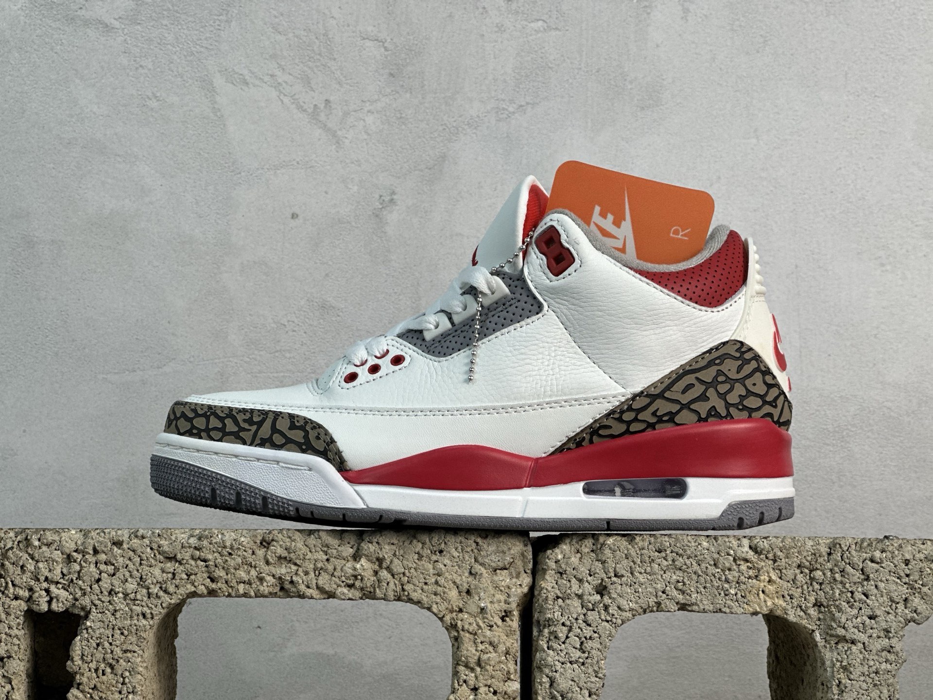 特价💰110‼️
纯原AJ3系列福利特价!
尺码36-47,暴力输出!
真正的纯原AJ3福利,老牌大厂出品!卖过的都知道,绝对是好货福利!原XX,骨折1XX特价!放心冲!