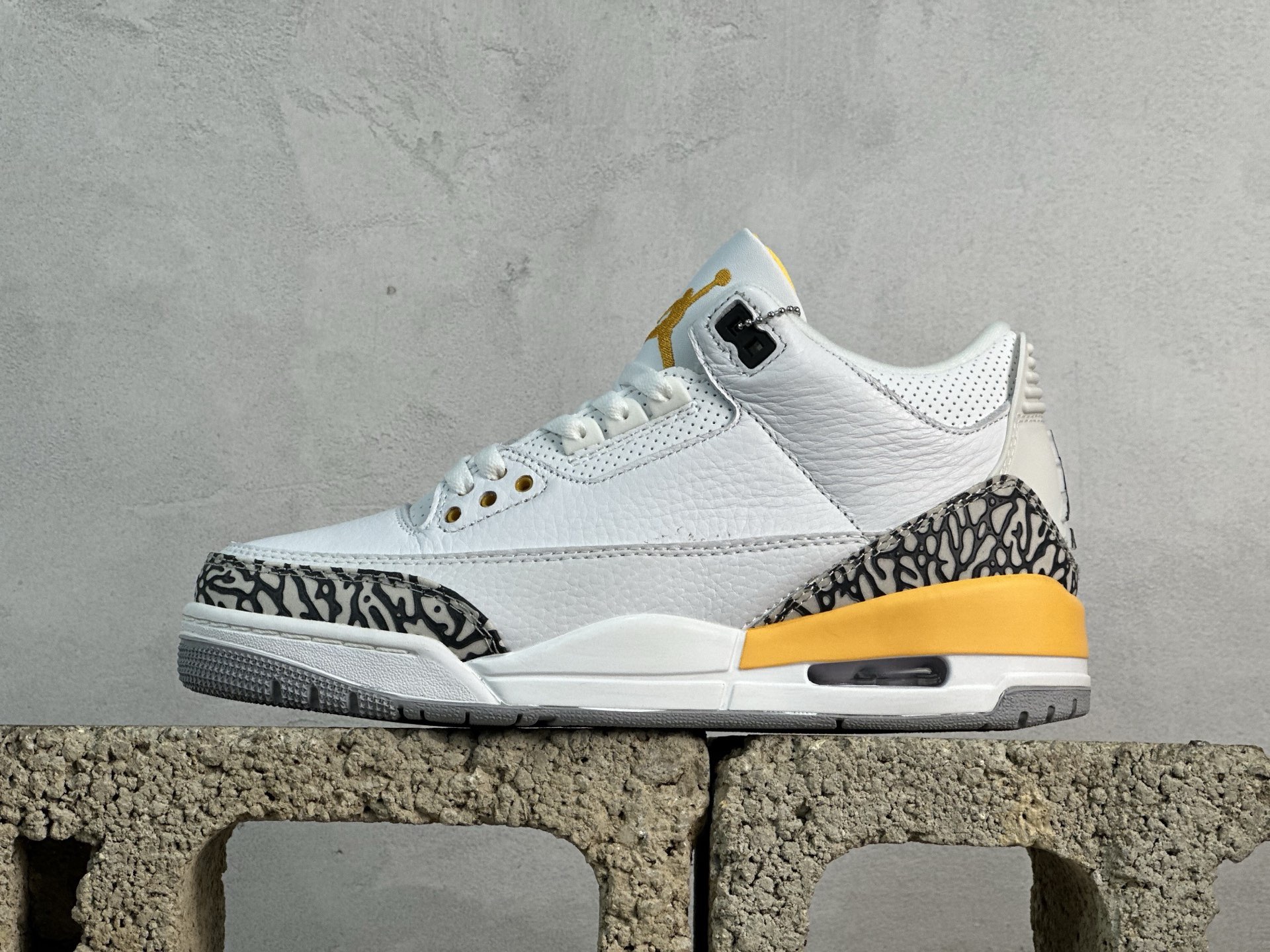 特价💰110‼️
纯原AJ3系列福利特价!
尺码36-47,暴力输出!
真正的纯原AJ3福利,老牌大厂出品!卖过的都知道,绝对是好货福利!原XX,骨折1XX特价!放心冲!