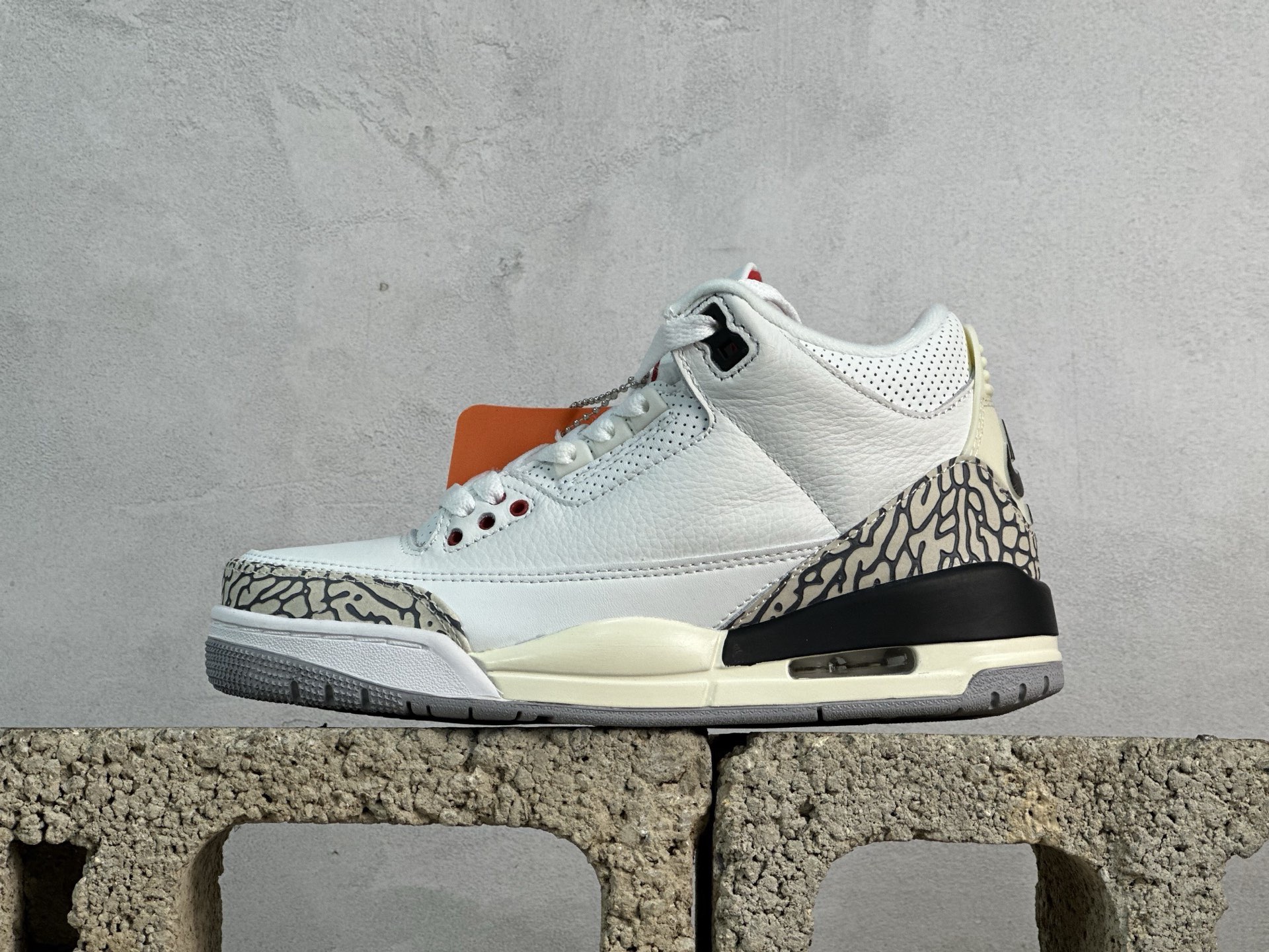 特价💰110‼️
纯原AJ3系列福利特价!
尺码36-47,暴力输出!
真正的纯原AJ3福利,老牌大厂出品!卖过的都知道,绝对是好货福利!原XX,骨折1XX特价!放心冲!