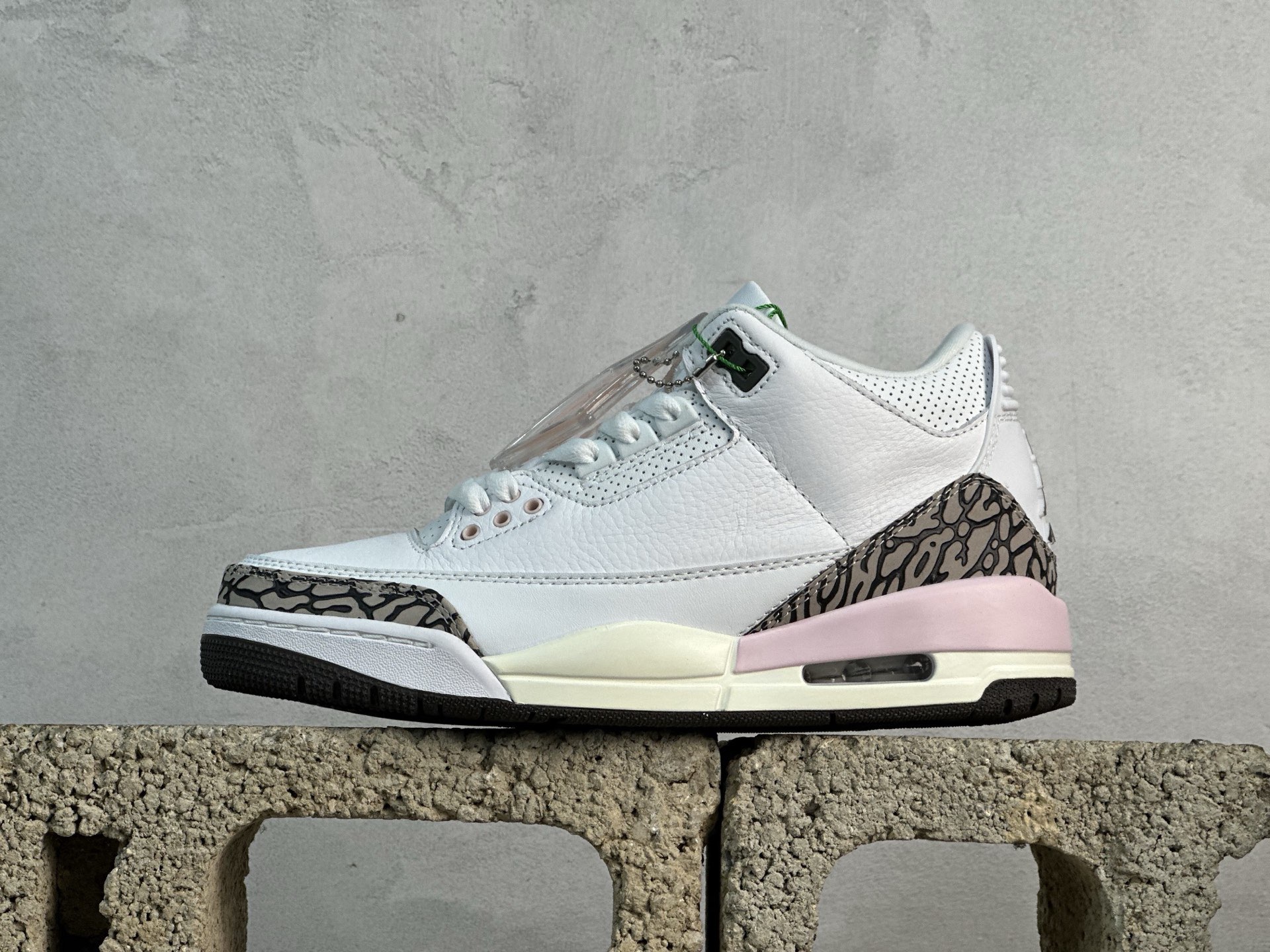 特价💰110‼️
纯原AJ3系列福利特价!
尺码36-47,暴力输出!
真正的纯原AJ3福利,老牌大厂出品!卖过的都知道,绝对是好货福利!原XX,骨折1XX特价!放心冲!