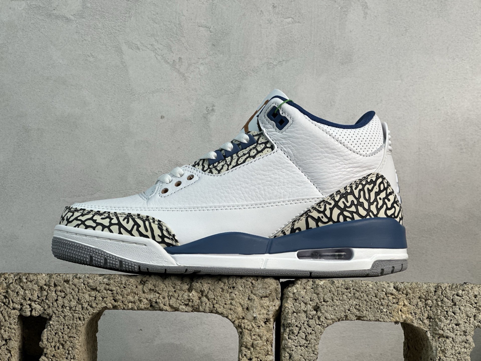 特价💰110‼️
纯原AJ3系列福利特价!
尺码36-47,暴力输出!
真正的纯原AJ3福利,老牌大厂出品!卖过的都知道,绝对是好货福利!原XX,骨折1XX特价!放心冲!