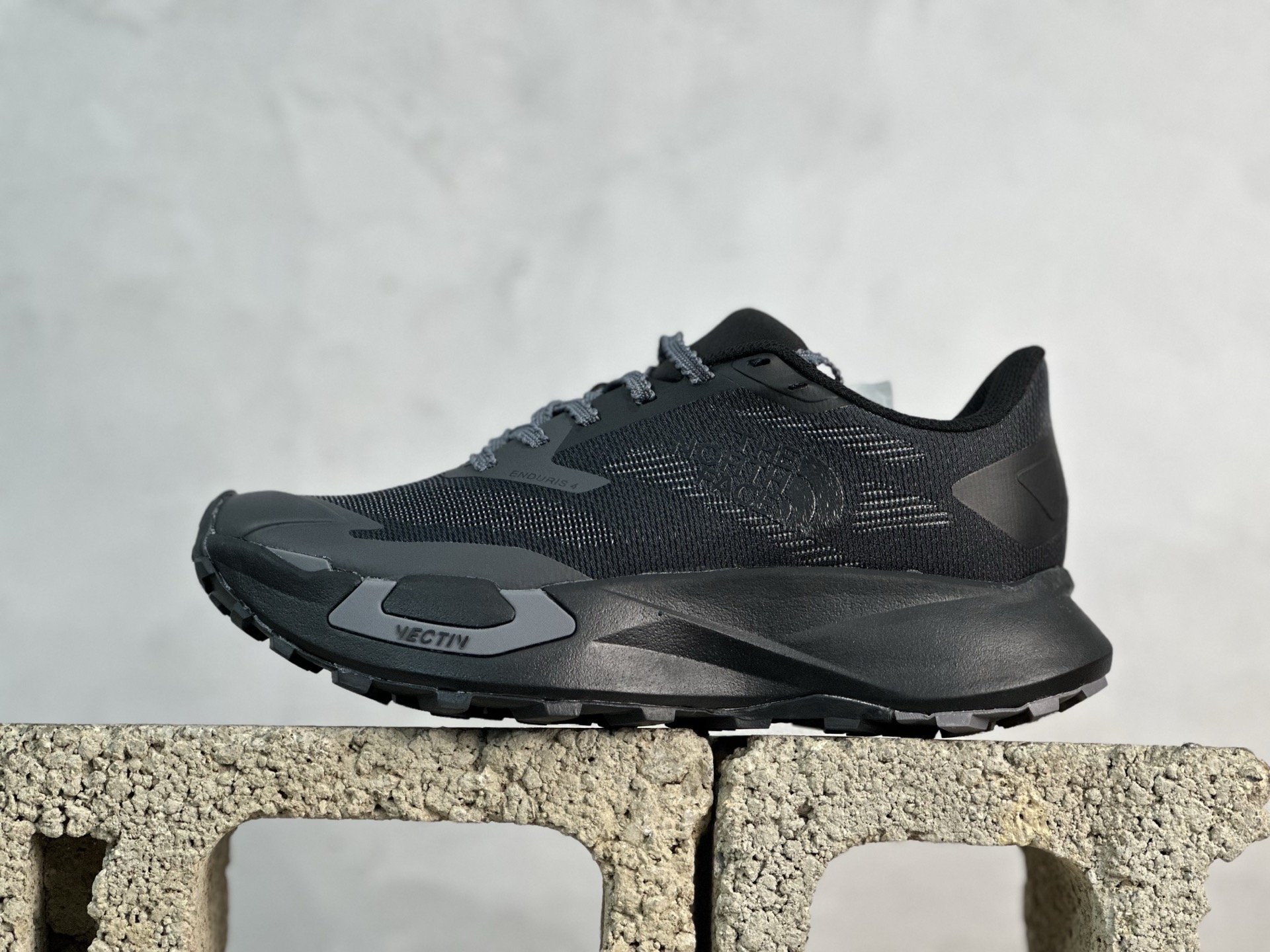放店私 北面 M VECTIV ENDURIS 4 圆头系带减震耐磨低帮徒步鞋 货号: NFOA8AEP-W90