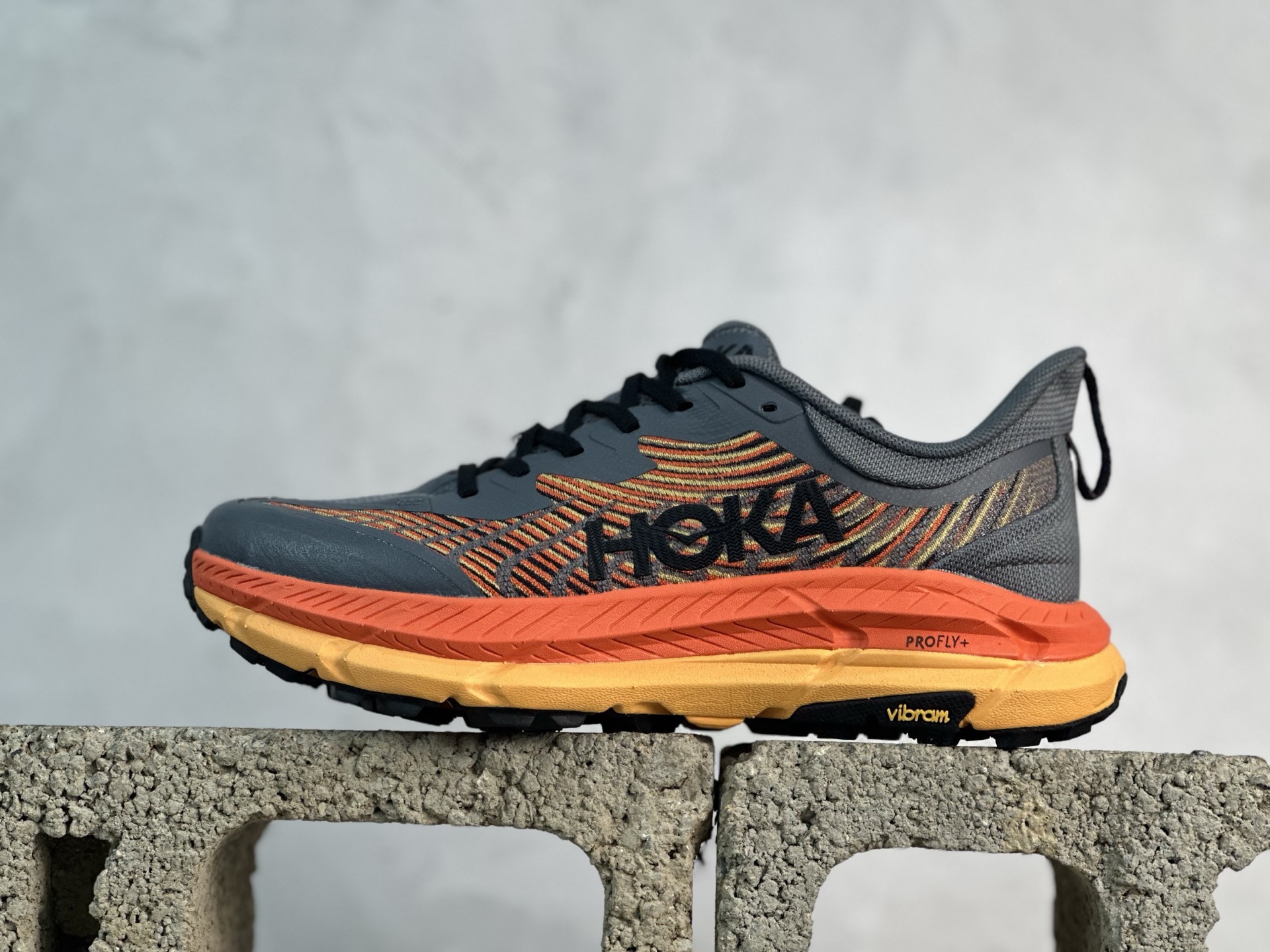 💰190 放店私
全新升级版 HOKA ONE ONE Mafate Speed 4 飞速玛法特4代系列低帮轻量户外越野休闲运动慢跑鞋“绿蓝”1131056/LGOM
#采用全新单程提花网面鞋面材质
#内嵌超轻EVA缓震鞋垫
#搭载双密度PROFLY+轻盈弹性泡棉中底
#外置牵引齿花橡胶底块❗️
尺码：36 36.5 37 38 38.5 39 40 40.5 41 42 42.5 43 44 45