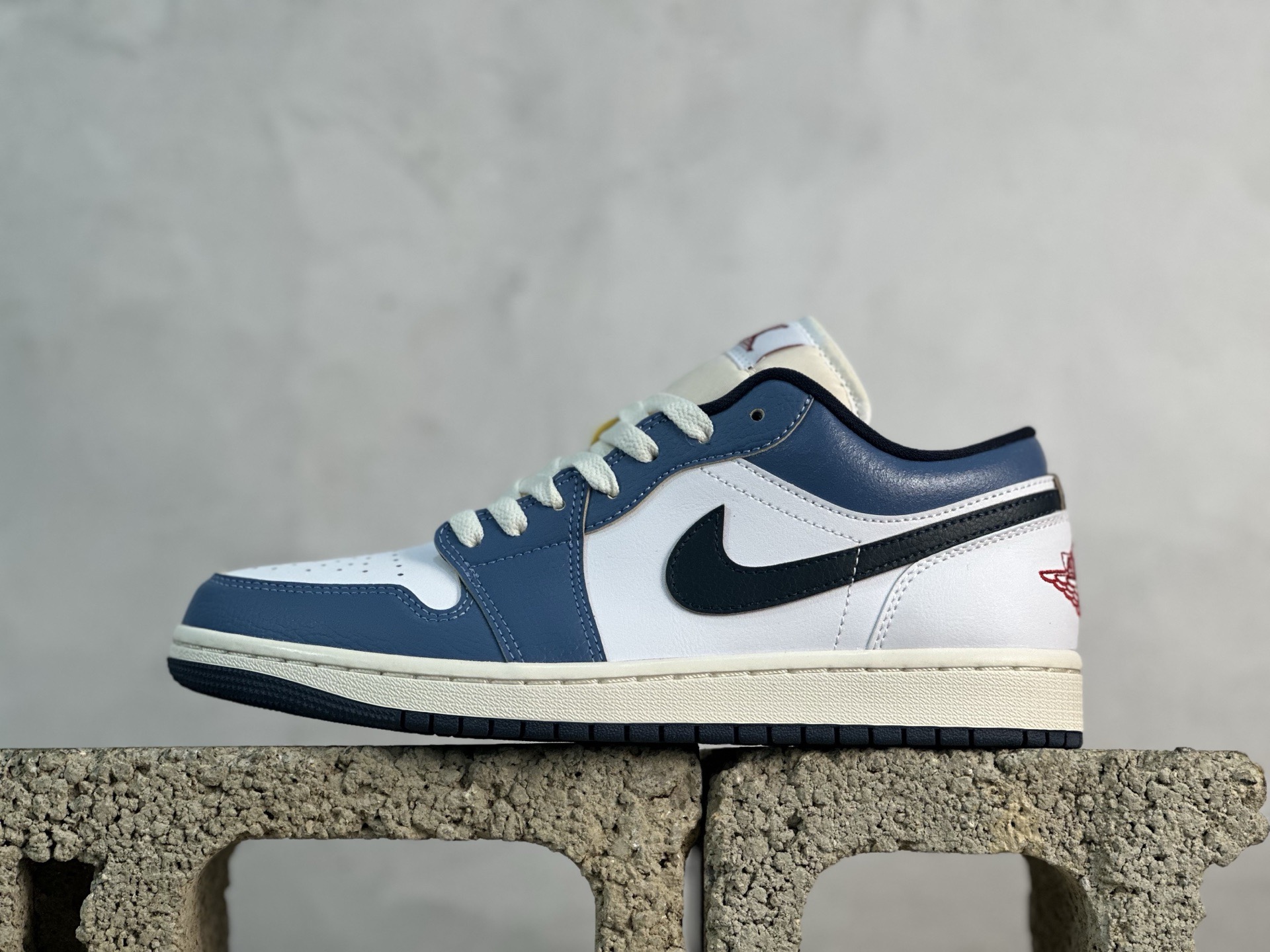 VT💰150 放店私
外贸批次 Jordan Air Jordan 1 Low 白蓝
货号:553558-149 白蓝
尺码:36 36.5 37.5 38 38.5 39 40 40.5 41 42 42.5 43 44 44.5 45 46