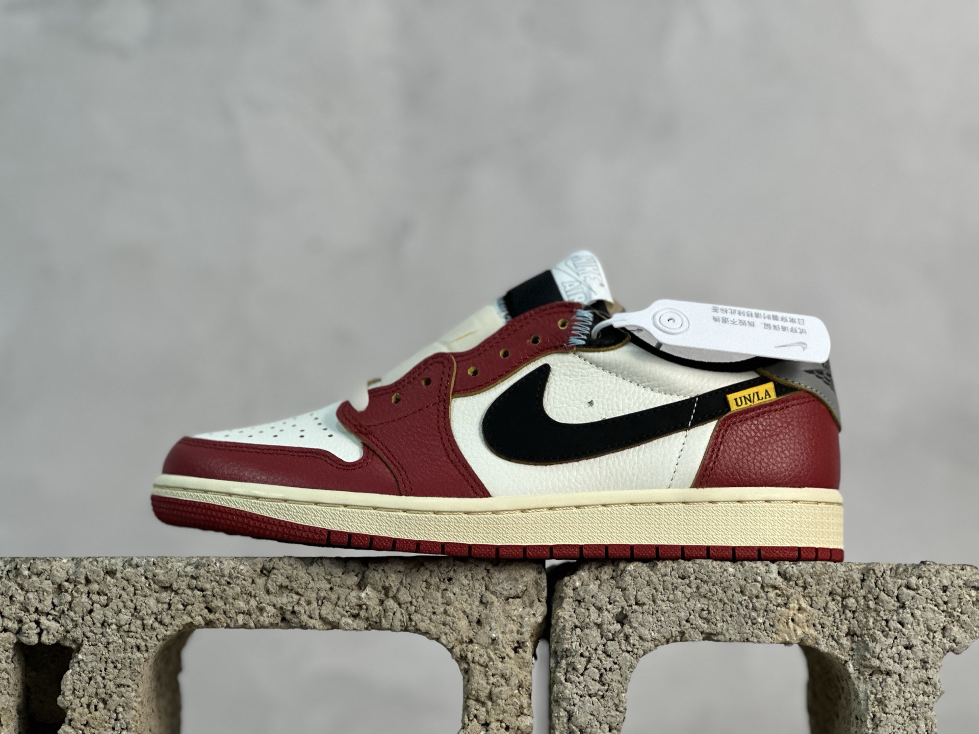 💰260 放店私 
New巅峰 Travis Scott x union la x Jordan Air Jordan 1 retro low og un 倒钩 HQ6998-600 白红 Size：36 36.5 37.5 38 38.5 39 40 40.5 41 42 42.5 43 44 44.5 45 46 47.5