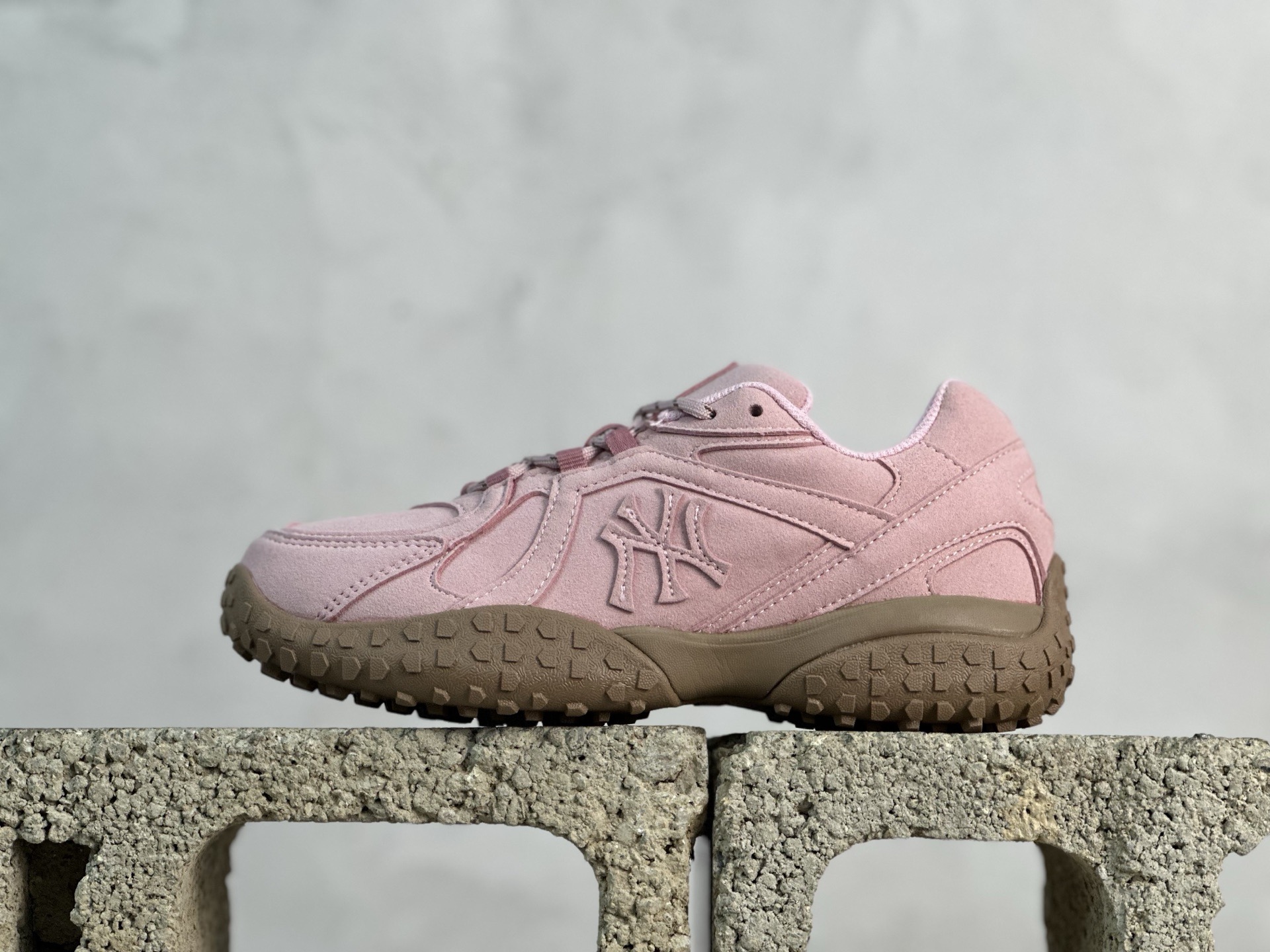 💰190 放店私
NY版MLB Trophy Vintage LT 纽约洋基队 休闲运动鞋 
货号：3ASXT015N50PKS
尺码：35 36 36.5 37.5 38 38.5 39 40