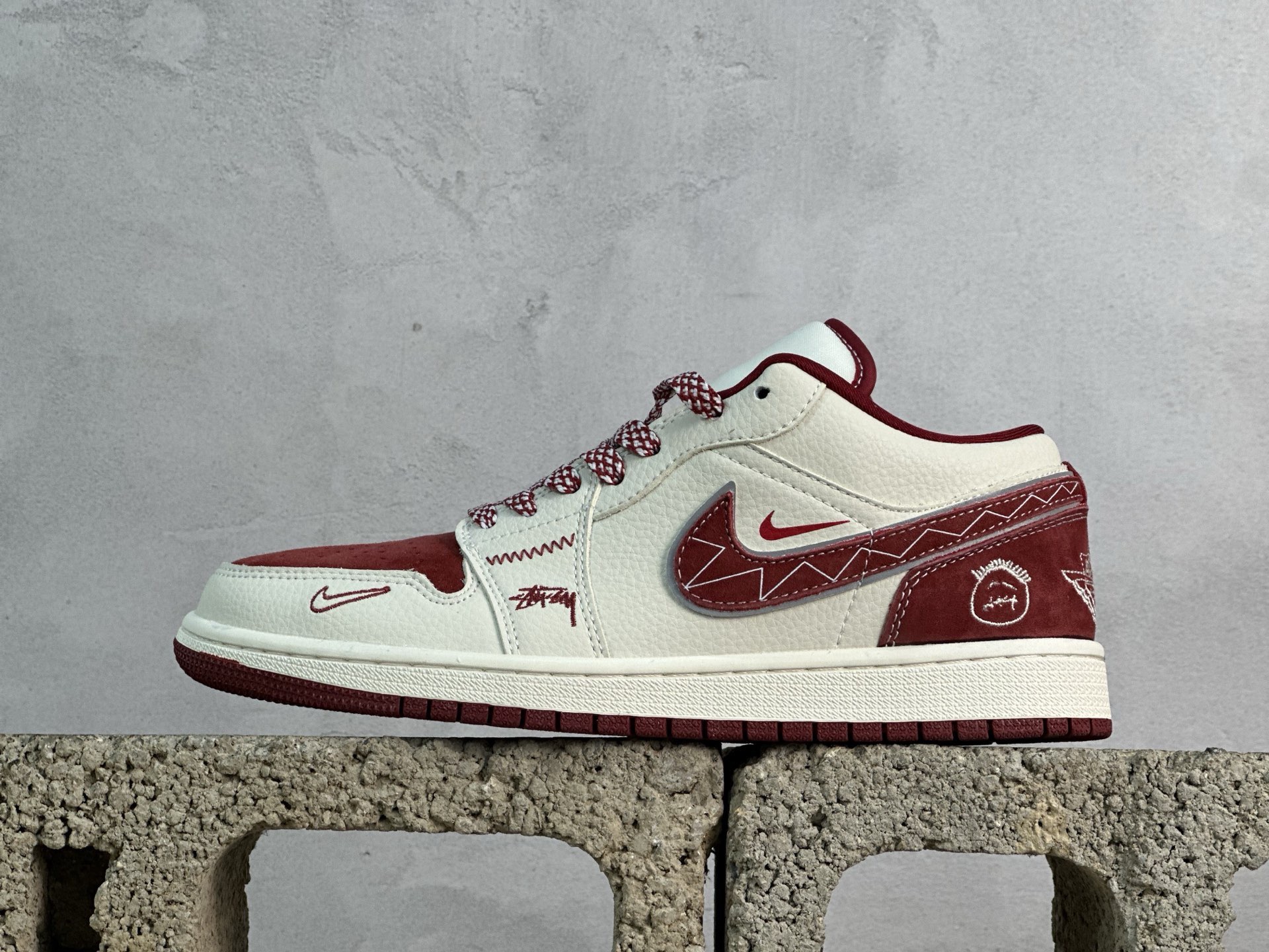 💰270 放店私 
Air Jordan 1 Low AJ1 低帮系列篮球鞋 官方同步配色 原装级产物  
拒绝公底 立体鞋型 细节完美 高清洁度LR8888  016
36-45半