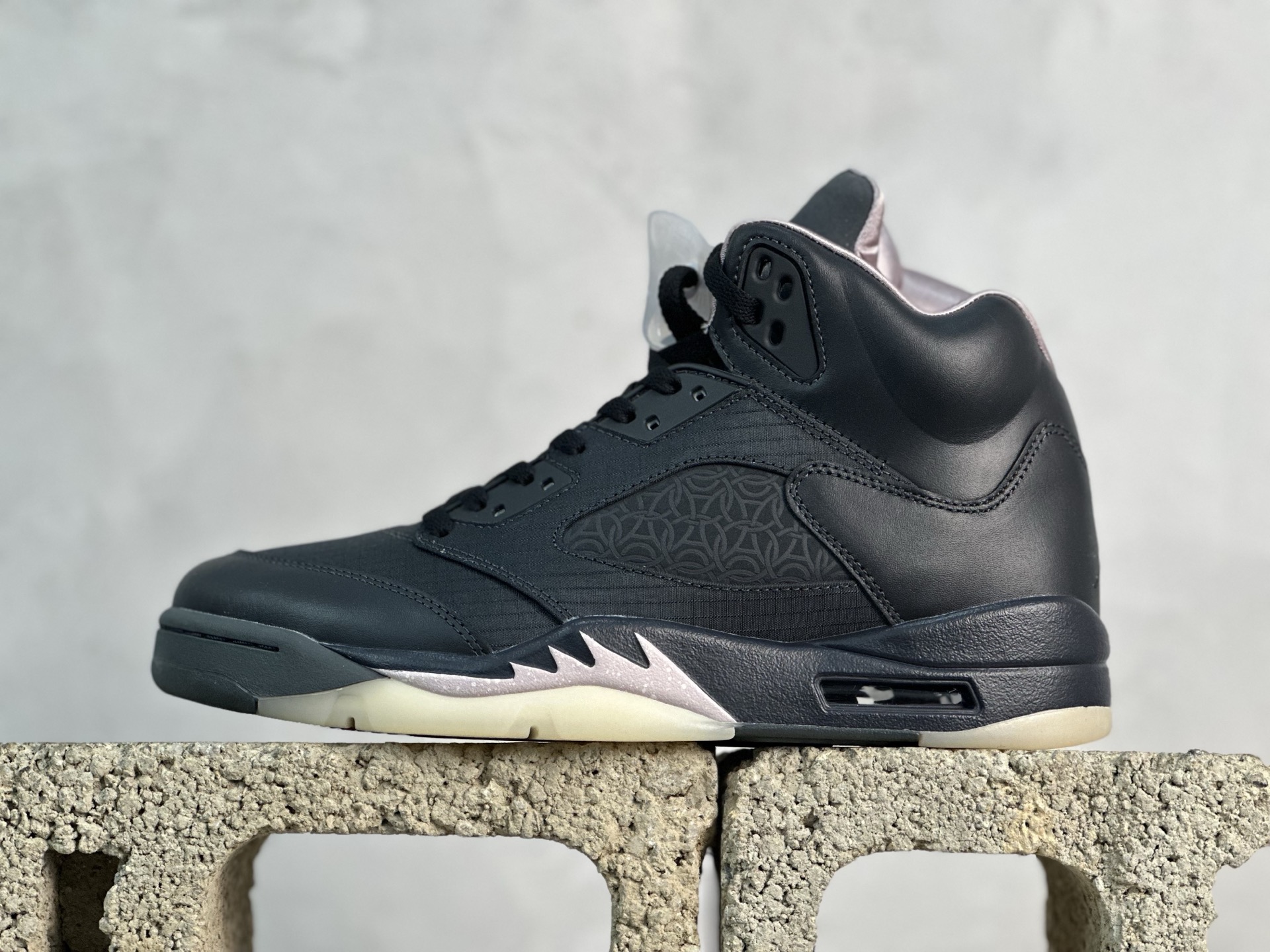 GX 放店私 PSG x Air Jordan 5 Retro "Off Noir" AJ5 乔5联名款 巴黎圣日耳曼 #大厂出品 原楦原纸板 客供原厂材料开发 极致一眼正品既视感 细节如图所示 货号:HQ3004-001