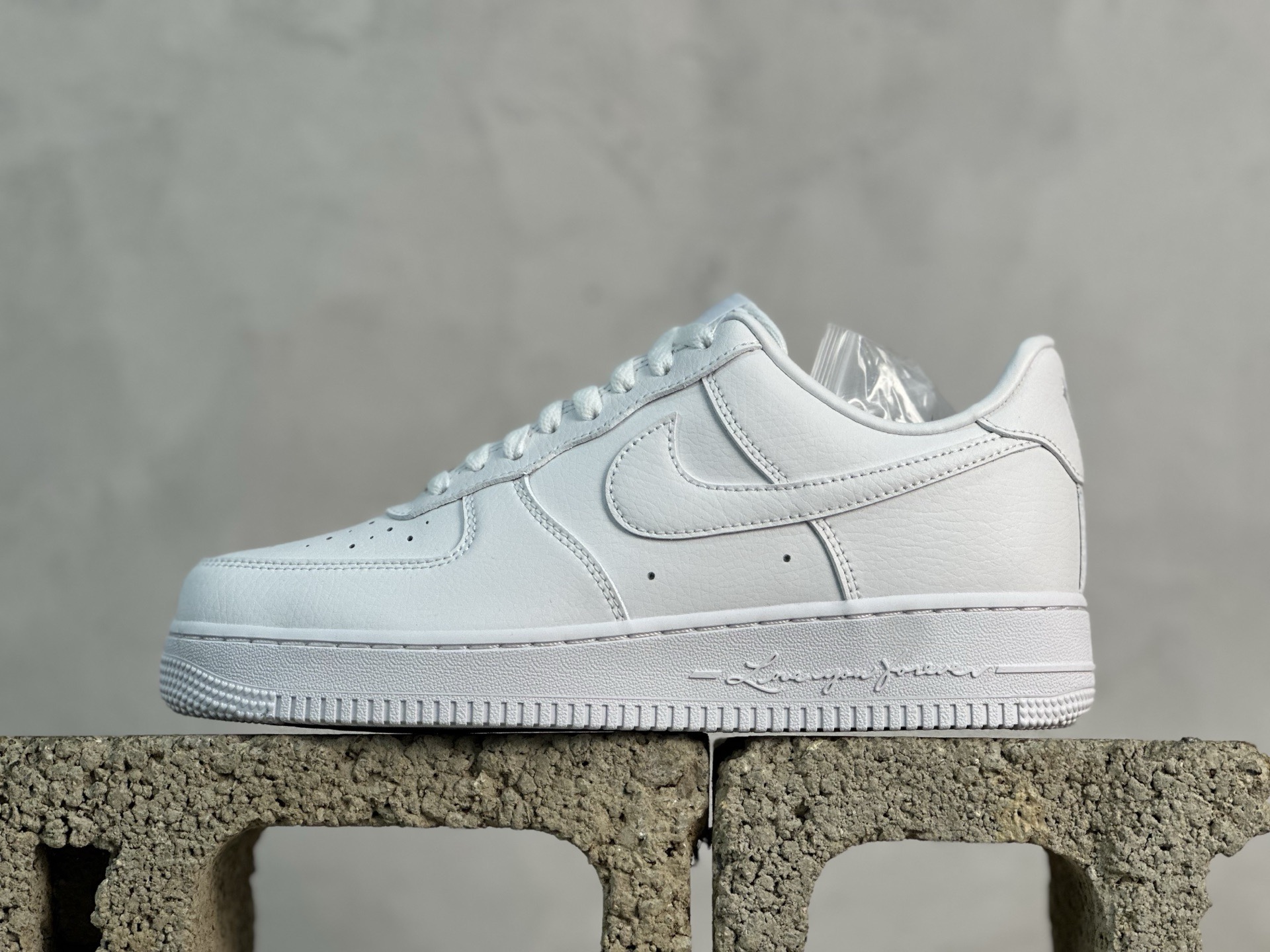 G5 放店私 NOCTA x Nike Air Force 1 certified lover boy 皮革 经典 Drake联名纯白 大厂纯原生产线出品 #原楦头原纸板 打造纯正空军专注外贸渠道 #采用头层皮革鞋面材质 内置全掌真气垫 #原盒配件 正确中底拉帮工艺 正确鞋盒 货号:CZ8065-100